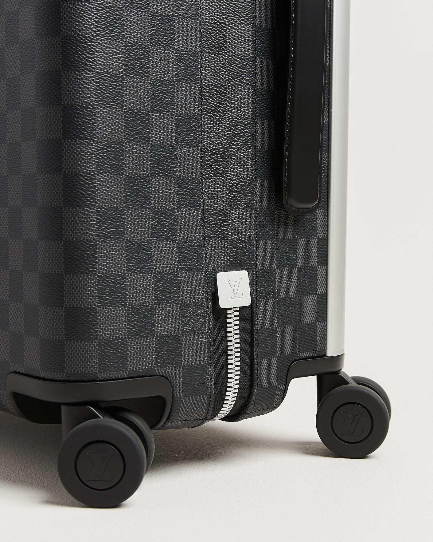 Men | Pre-Owned & Vintage Bags | Louis Vuitton Pre-Owned | Horizon 55 Damier Graphite