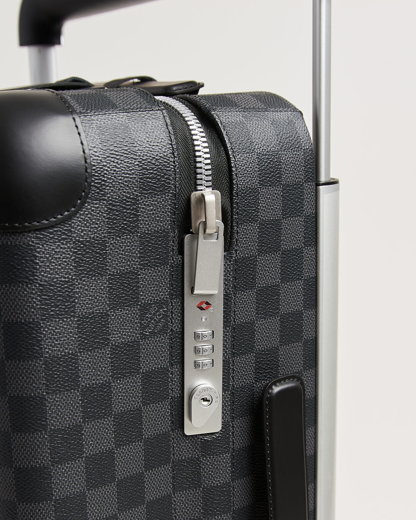 Men | Pre-Owned & Vintage Bags | Louis Vuitton Pre-Owned | Horizon 55 Damier Graphite
