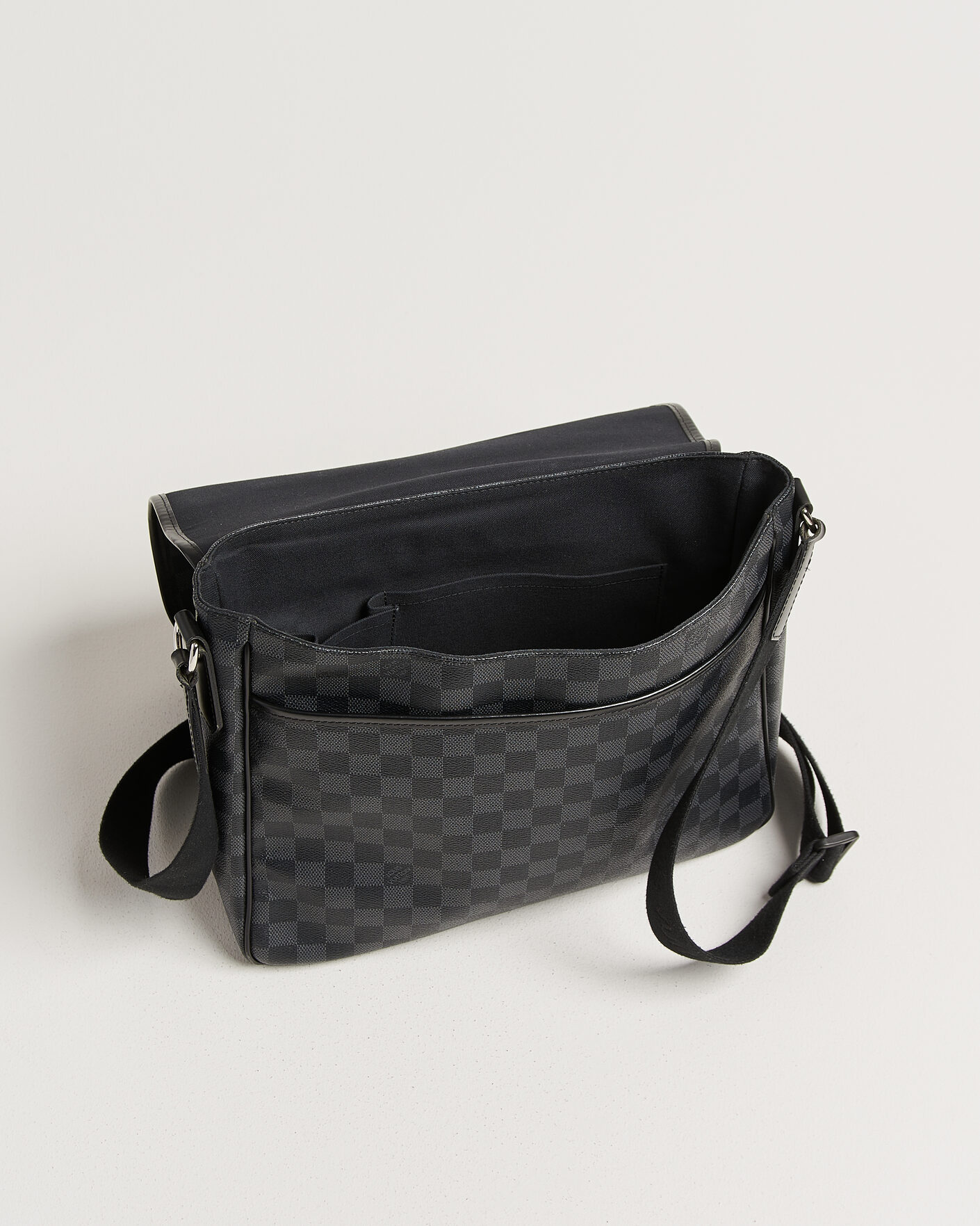 Men | Pre-Owned & Vintage Bags | Louis Vuitton Pre-Owned | Daniel MM Shoulder Bag Damier Graphite