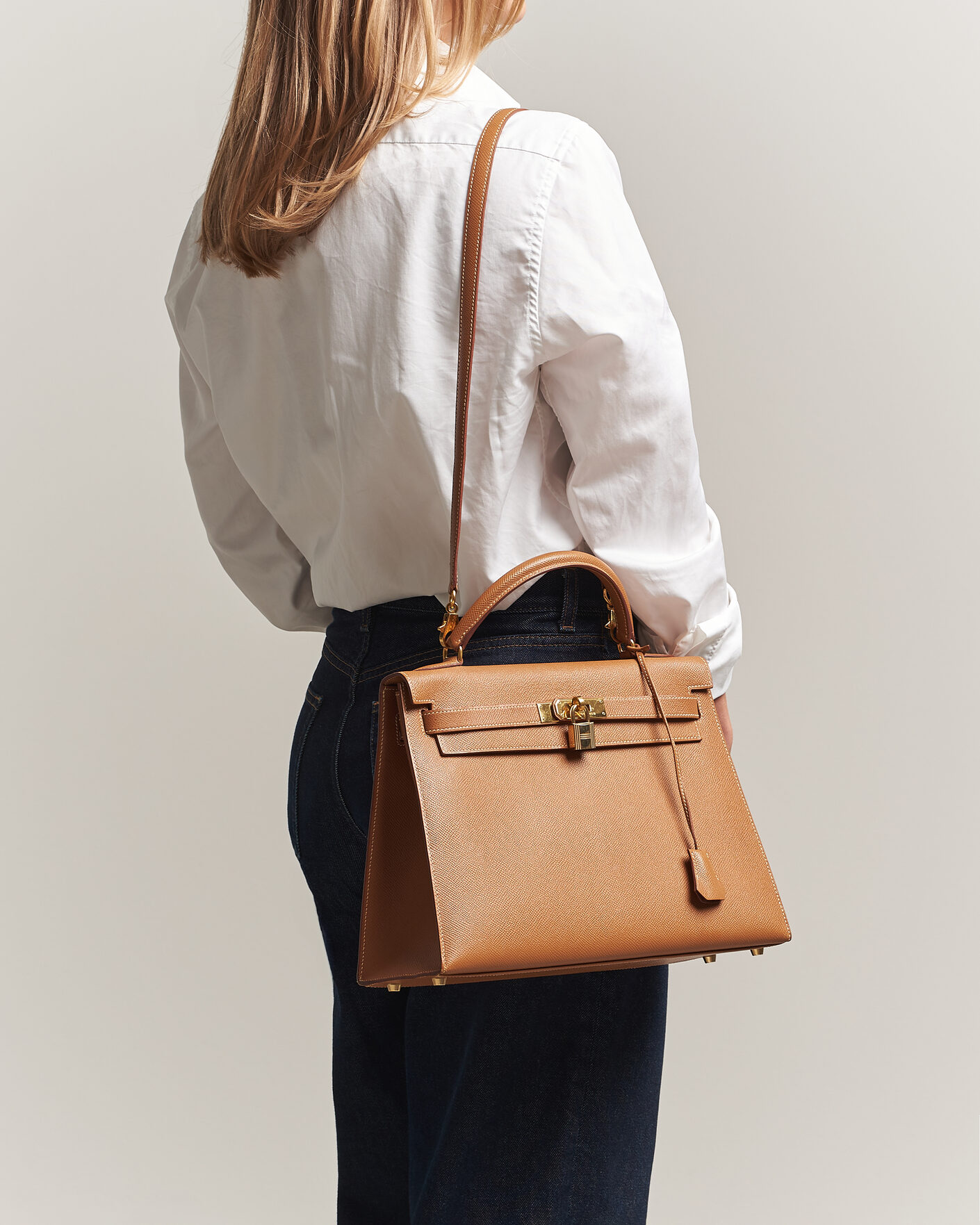 Hermès Pre-Owned Kelly 32 Courchevel Leather Gold at CareOfCarl.com