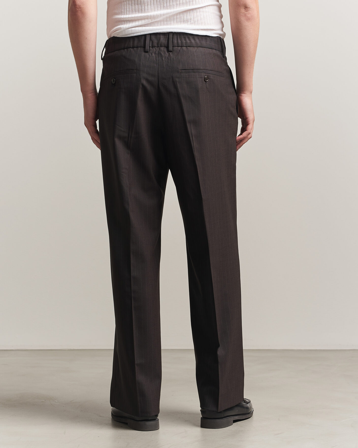 Men | Trousers | NN07 | Kay Pinstriped Pleated Trousers Dark Brown