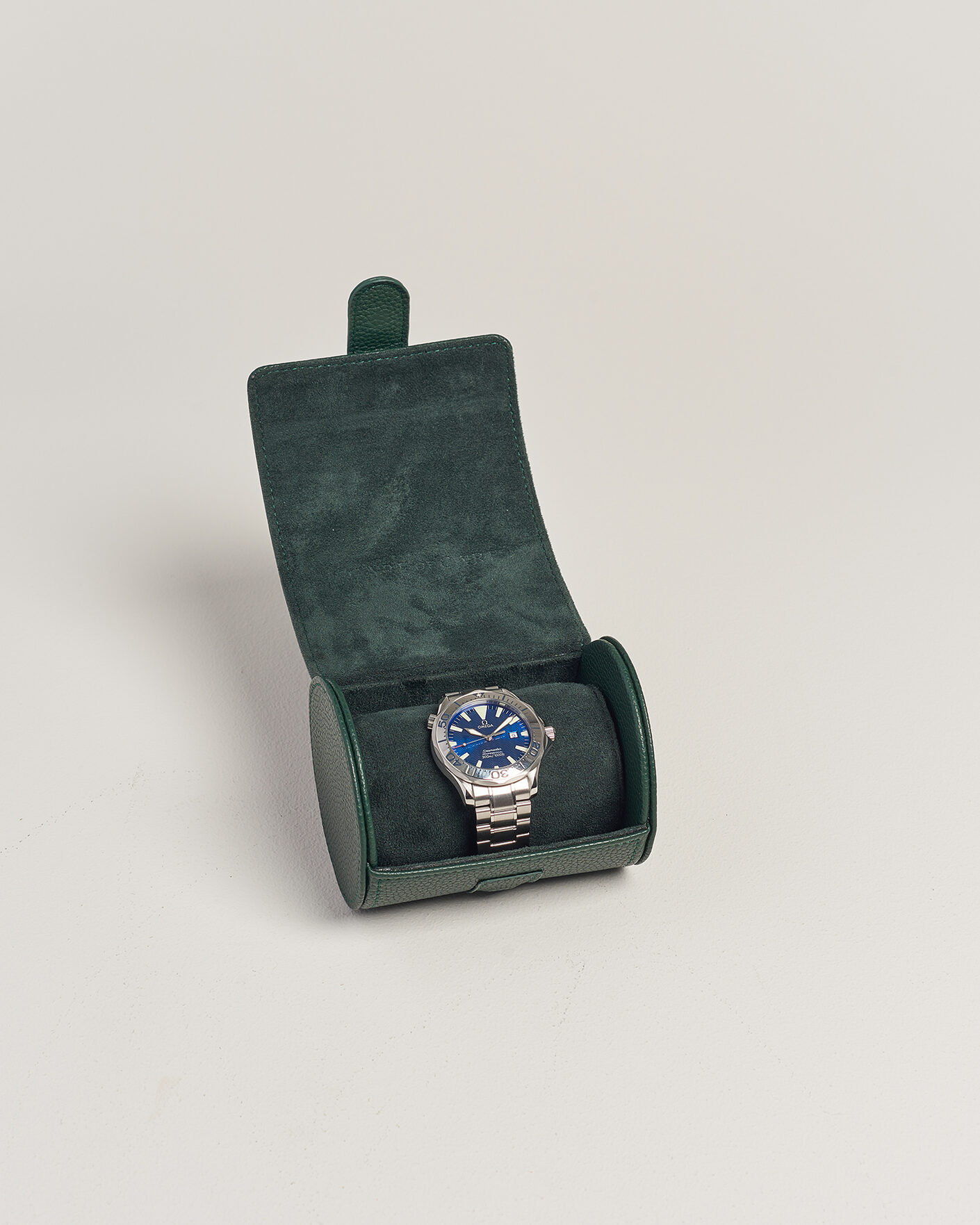 Men | Pre-Owned & Vintage Watches | Omega Pre-Owned | Seamaster 300M Electric Blue