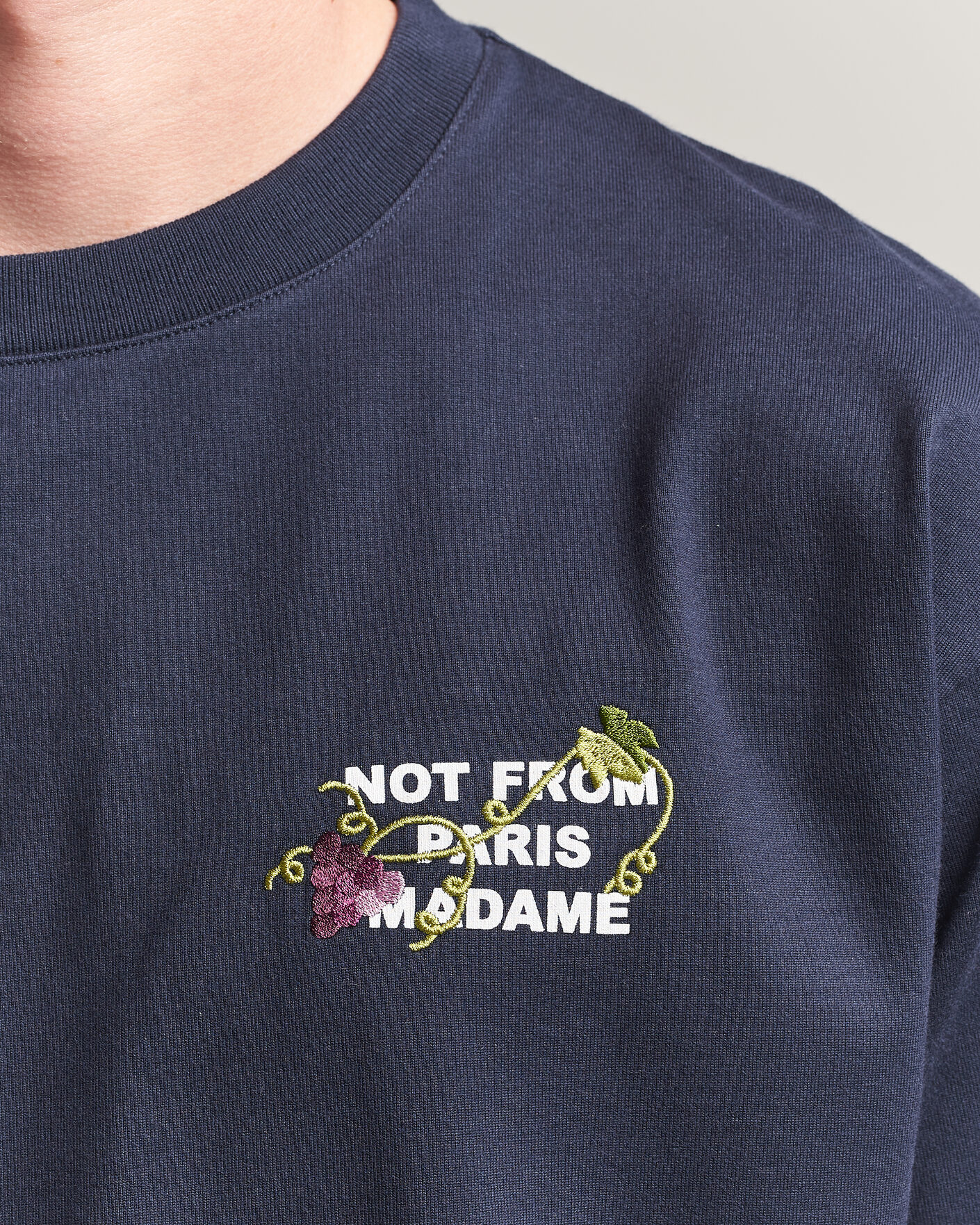 Men | T-Shirts | Drôle de Monsieur | Vine Embroidered Slogan T-Shirt Navy