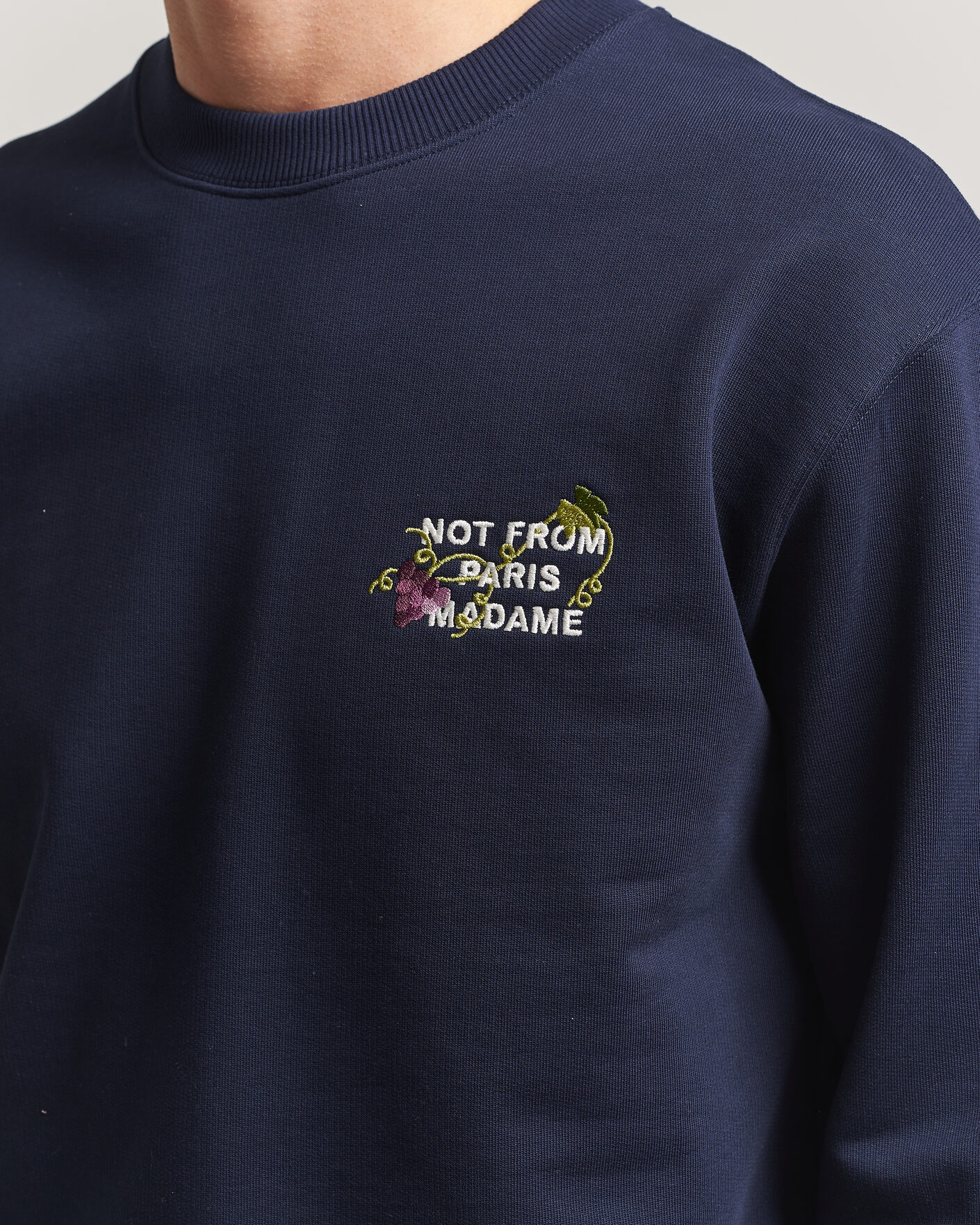 Men | Sweaters & Knitwear | Drôle de Monsieur | Vine Embroidered Slogan Sweatshirt Navy
