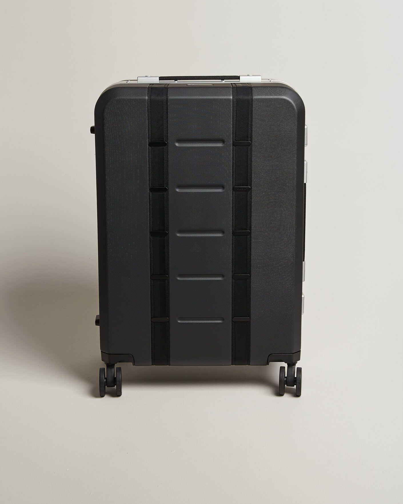 Men | Bags | DB | Ramverk Pro Check-In Luggage Medium Silver/Black