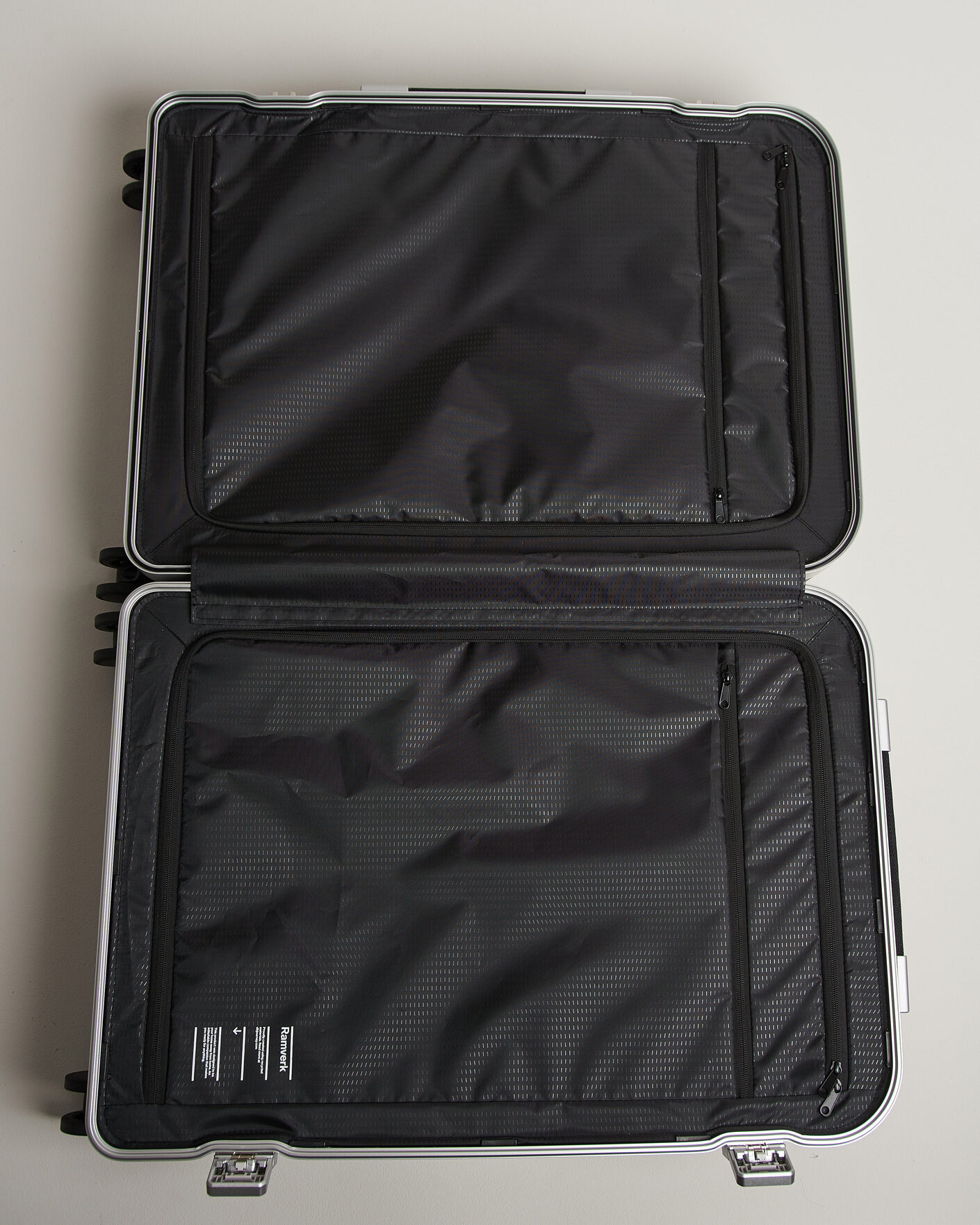 Men | Bags | DB | Ramverk Pro Check-In Luggage Large Silver/Black