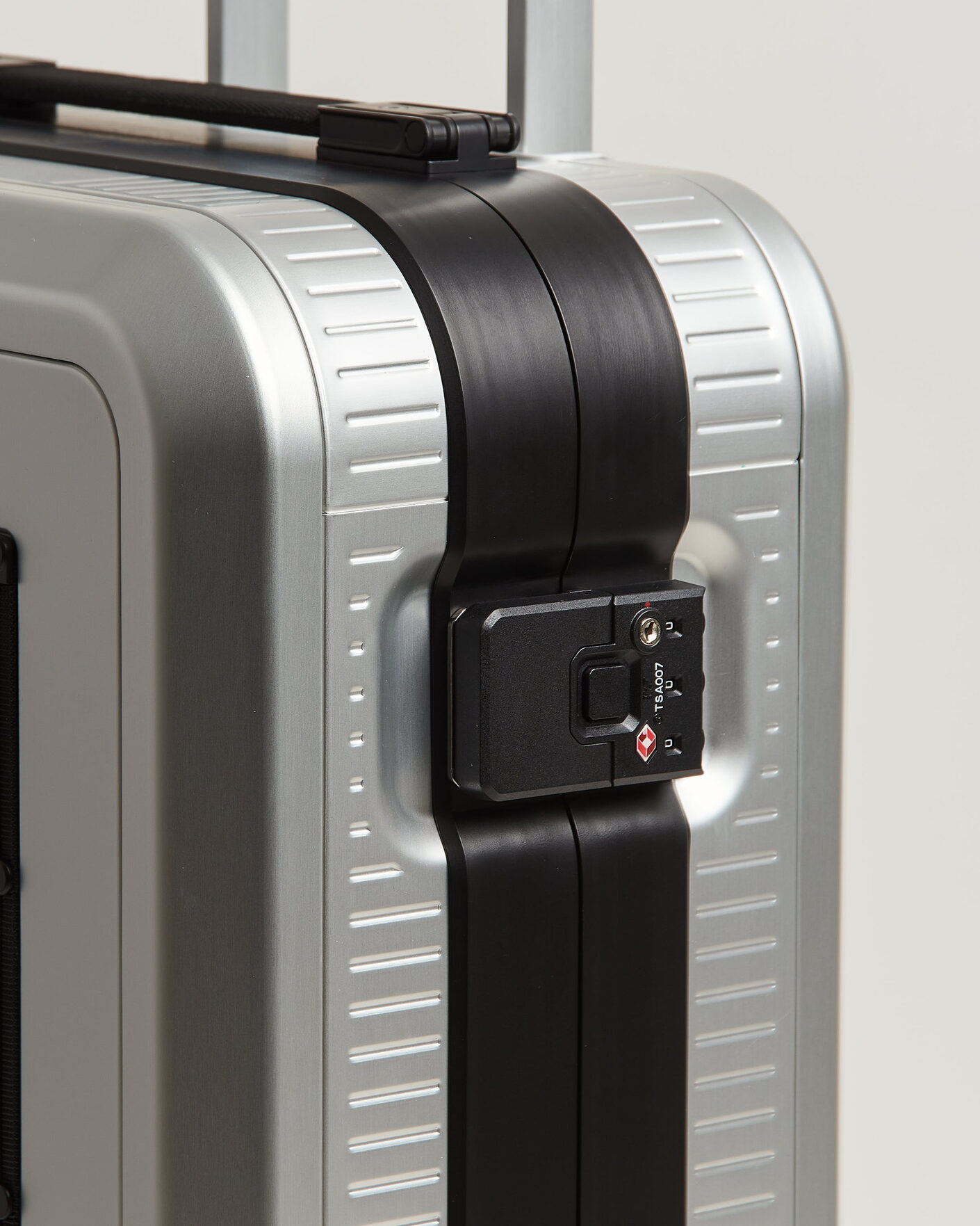 Men | Bags | DB | Ramverk Alu Pro Carry On Silver/Onyx
