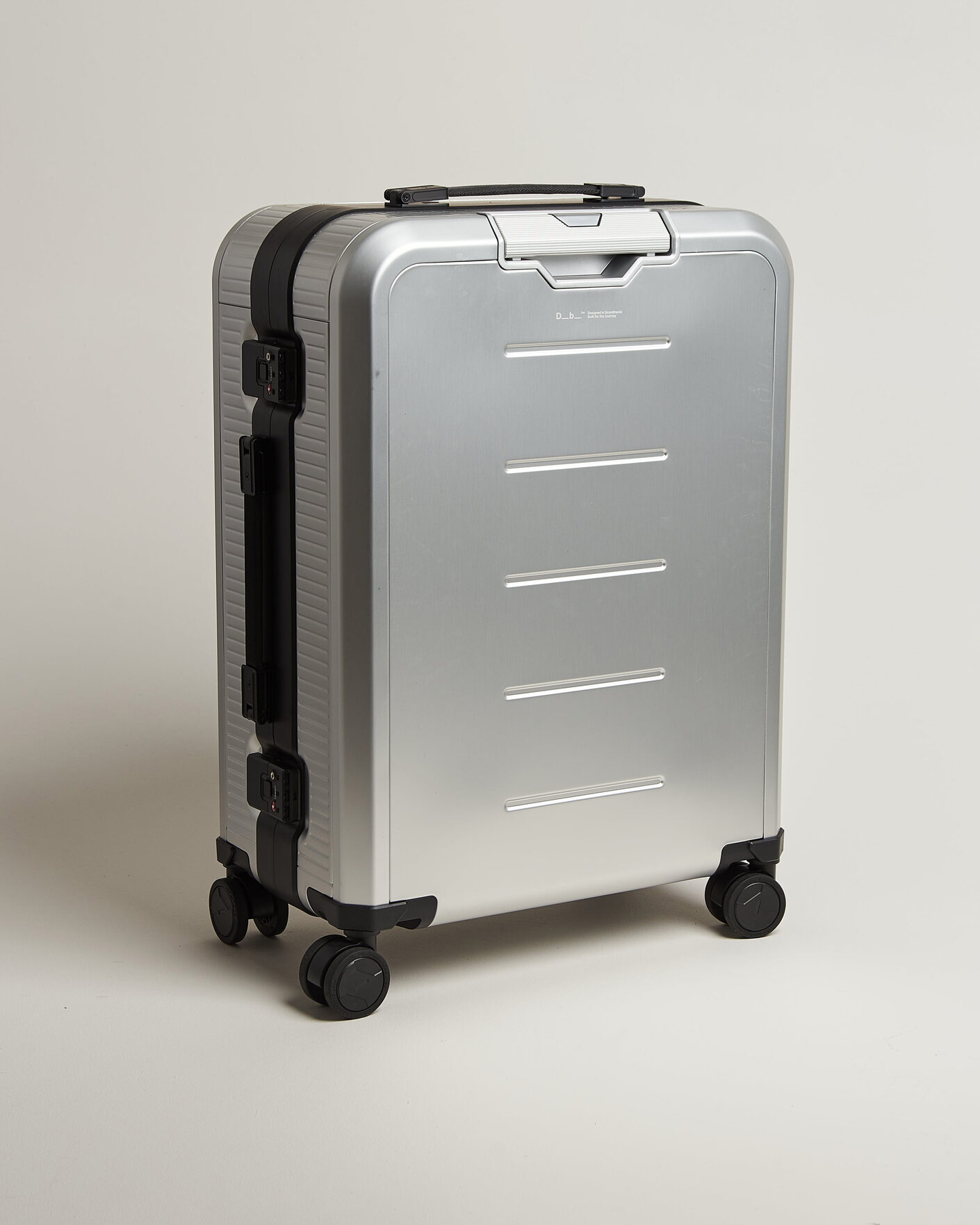 Men | Bags | DB | Ramverk Alu Pro Check-In Luggage Medium Silver/Onyx