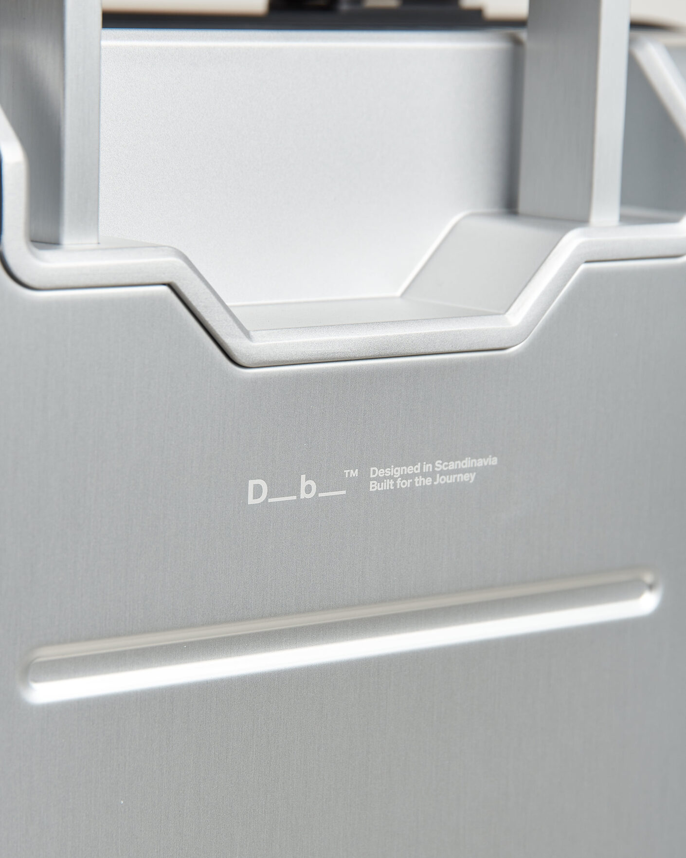 Men | Bags | DB | Ramverk Alu Pro Check-In Luggage Large Silver/Onyx