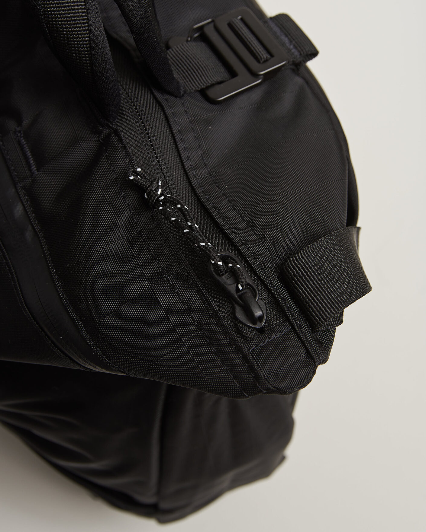 Men | DB Utility Tote 32L Black Out | DB | Utility Tote 32L Black Out