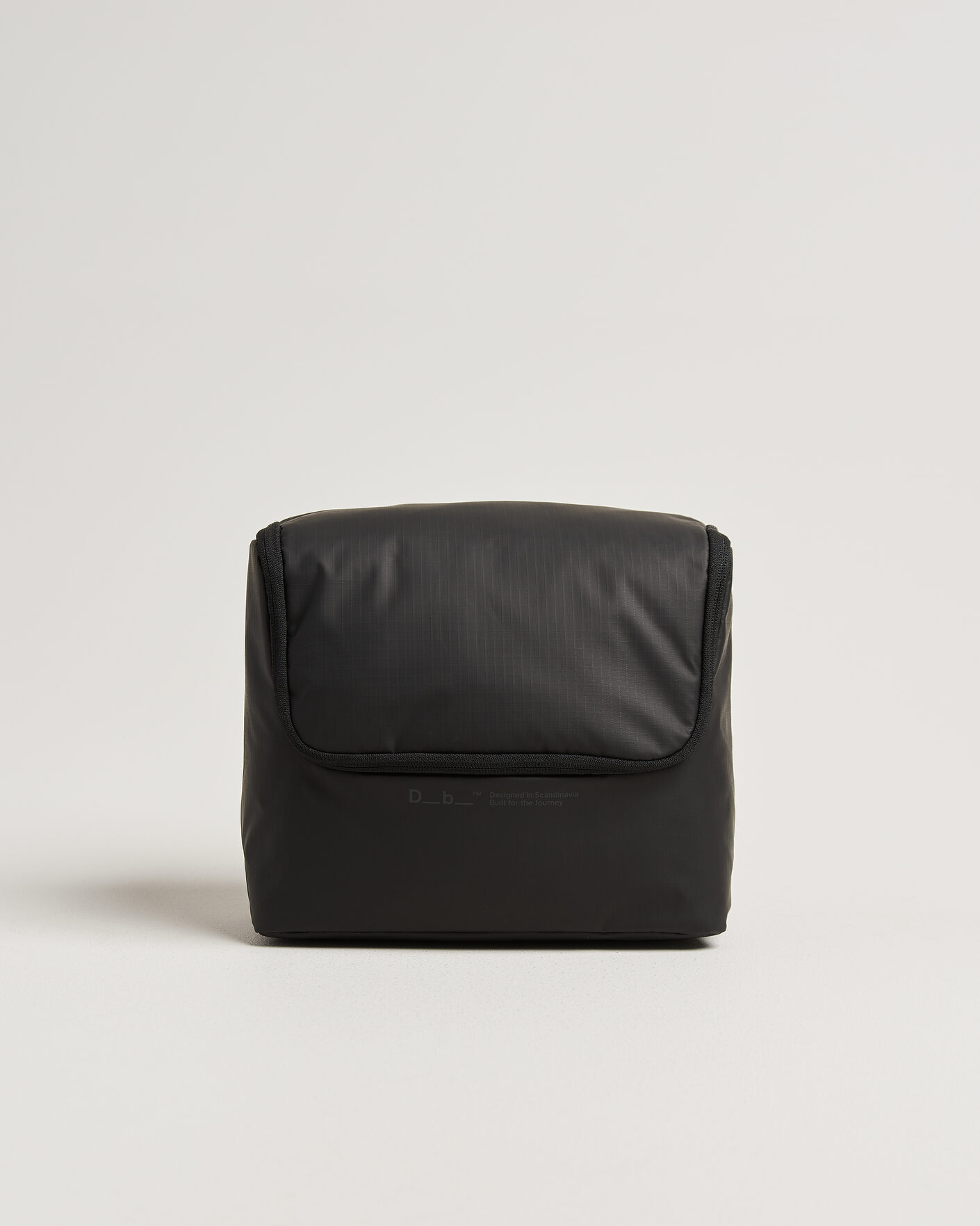 Men | Bags | DB | Essential Wash Bag M Black Out