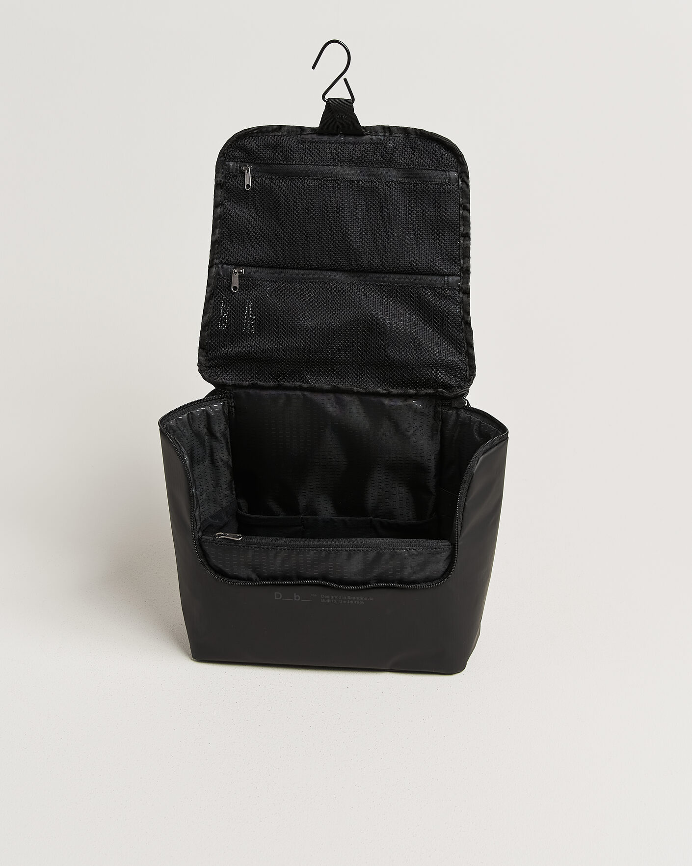 Men | Bags | DB | Essential Wash Bag M Black Out