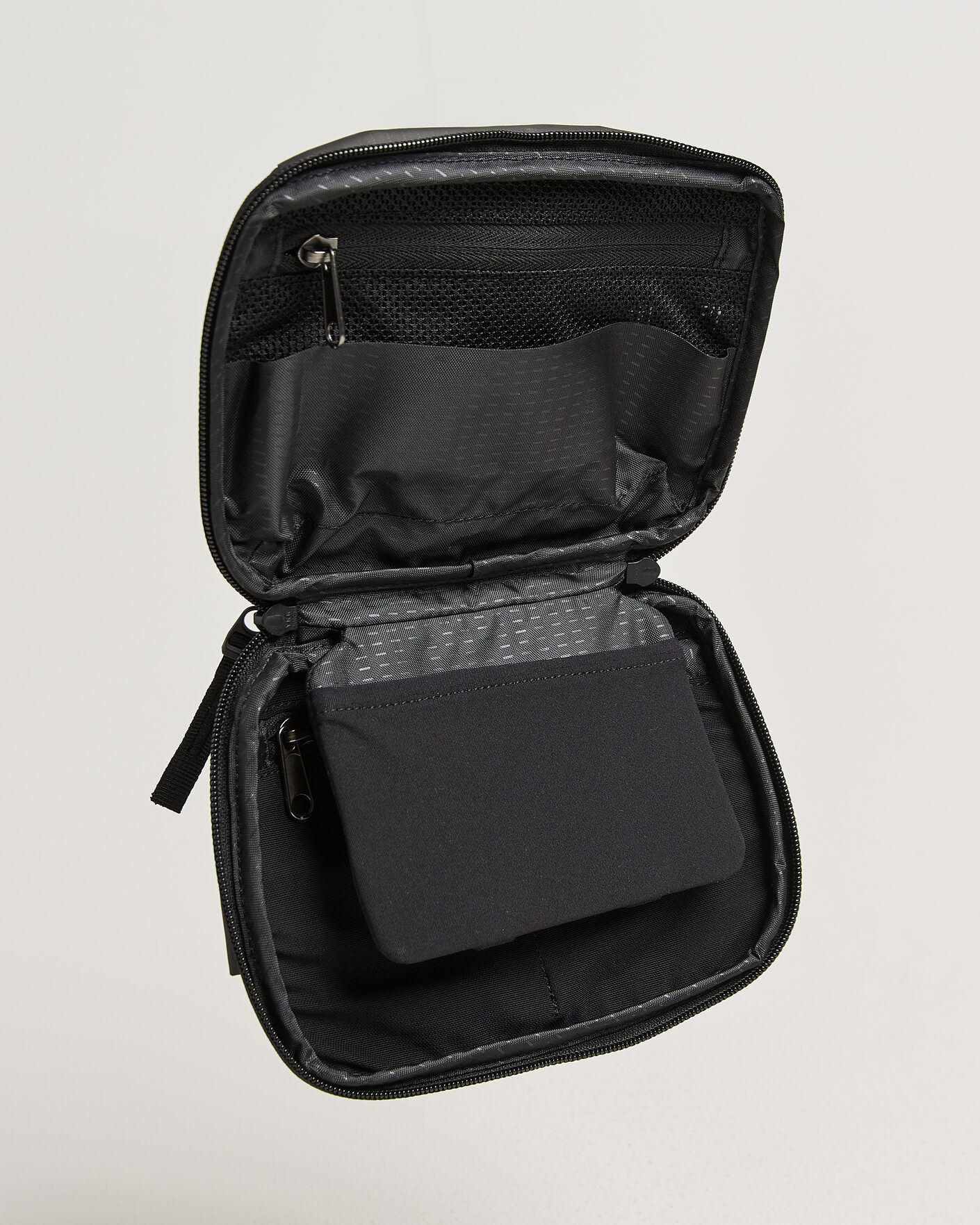 Men | Bags | DB | Ramverk Tech Organizer Black Out