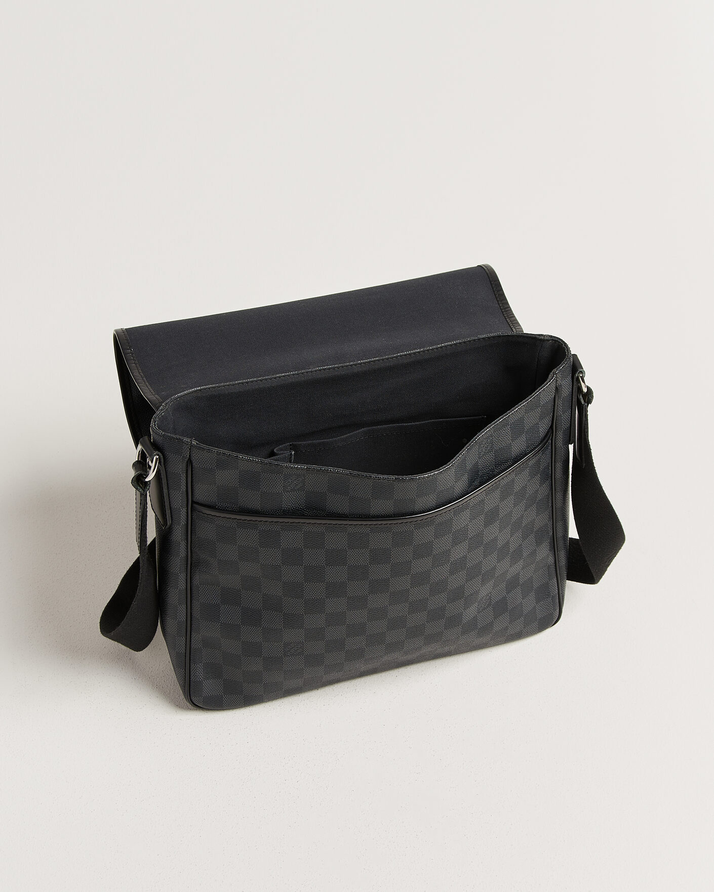 Men | Pre-Owned & Vintage Bags | Louis Vuitton Pre-Owned | Daniel MM Shoulder Bag Damier Graphite