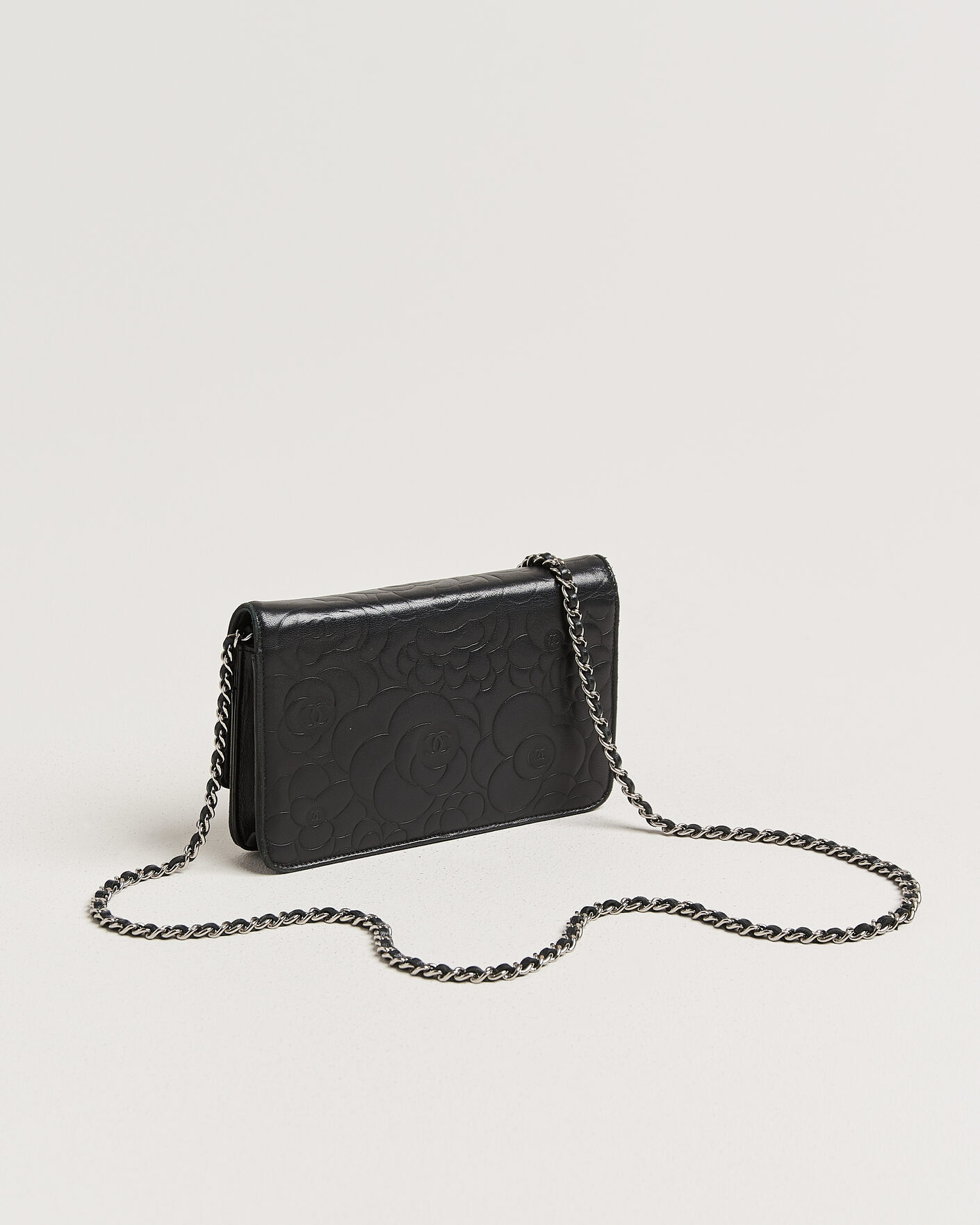 Chanel Pre-Owned Wallet On Chain Camelia Lambskin Black at