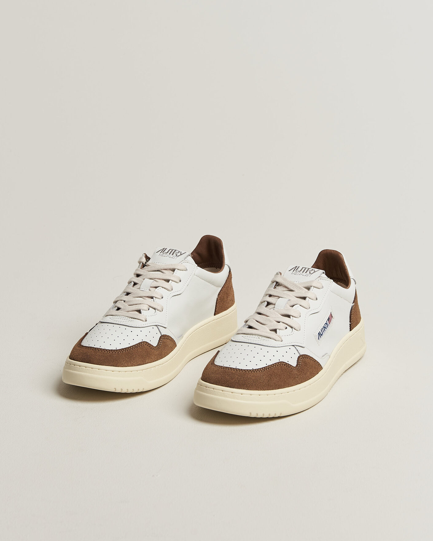 Men | Sneakers | Autry | Medalist Low Soft Leather/Suede Sneaker White/Tabacco