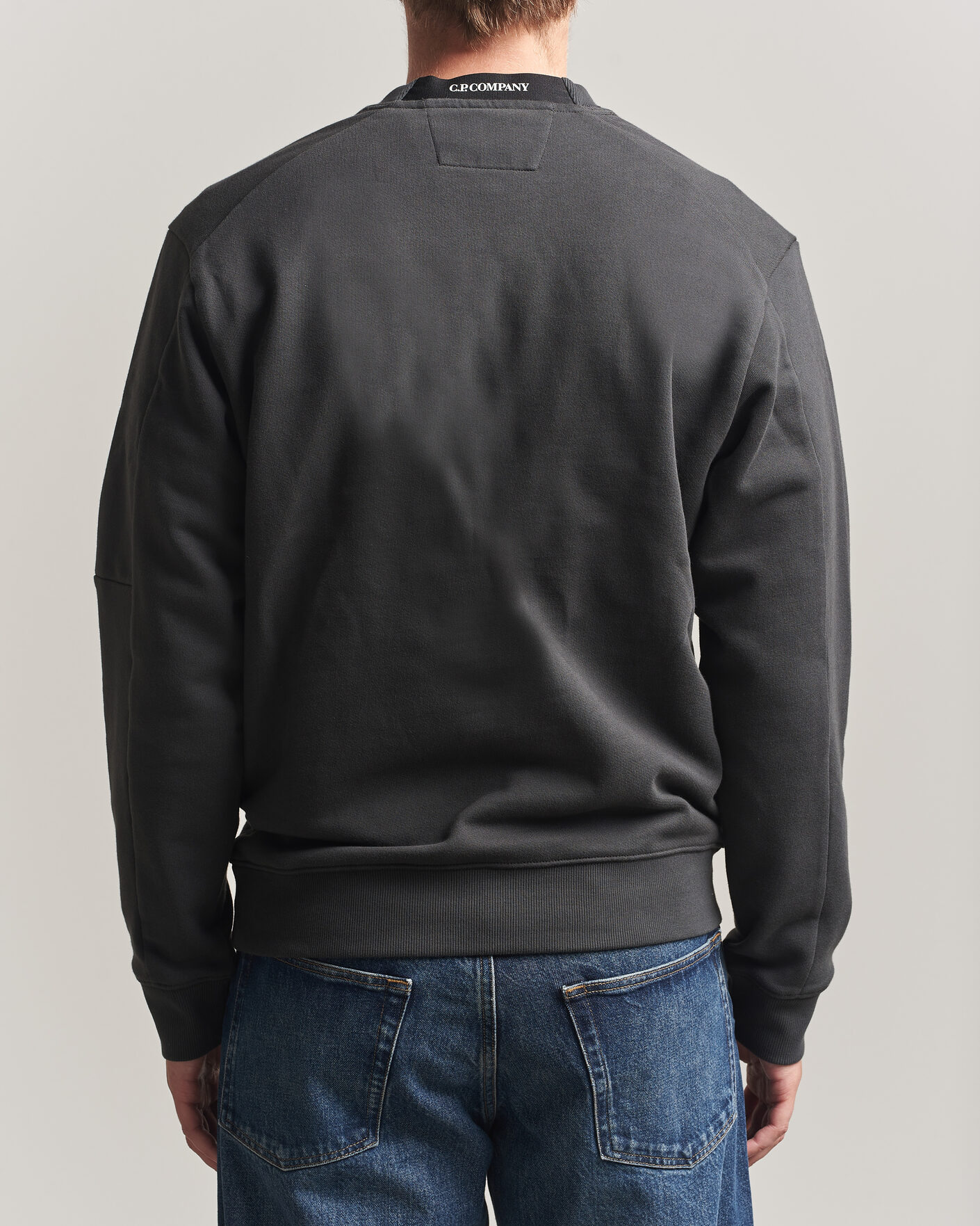 Men | Sweaters & Knitwear | C.P. Company | Diagonal Raised Fleece Lens Sweatshirt Dark Grey