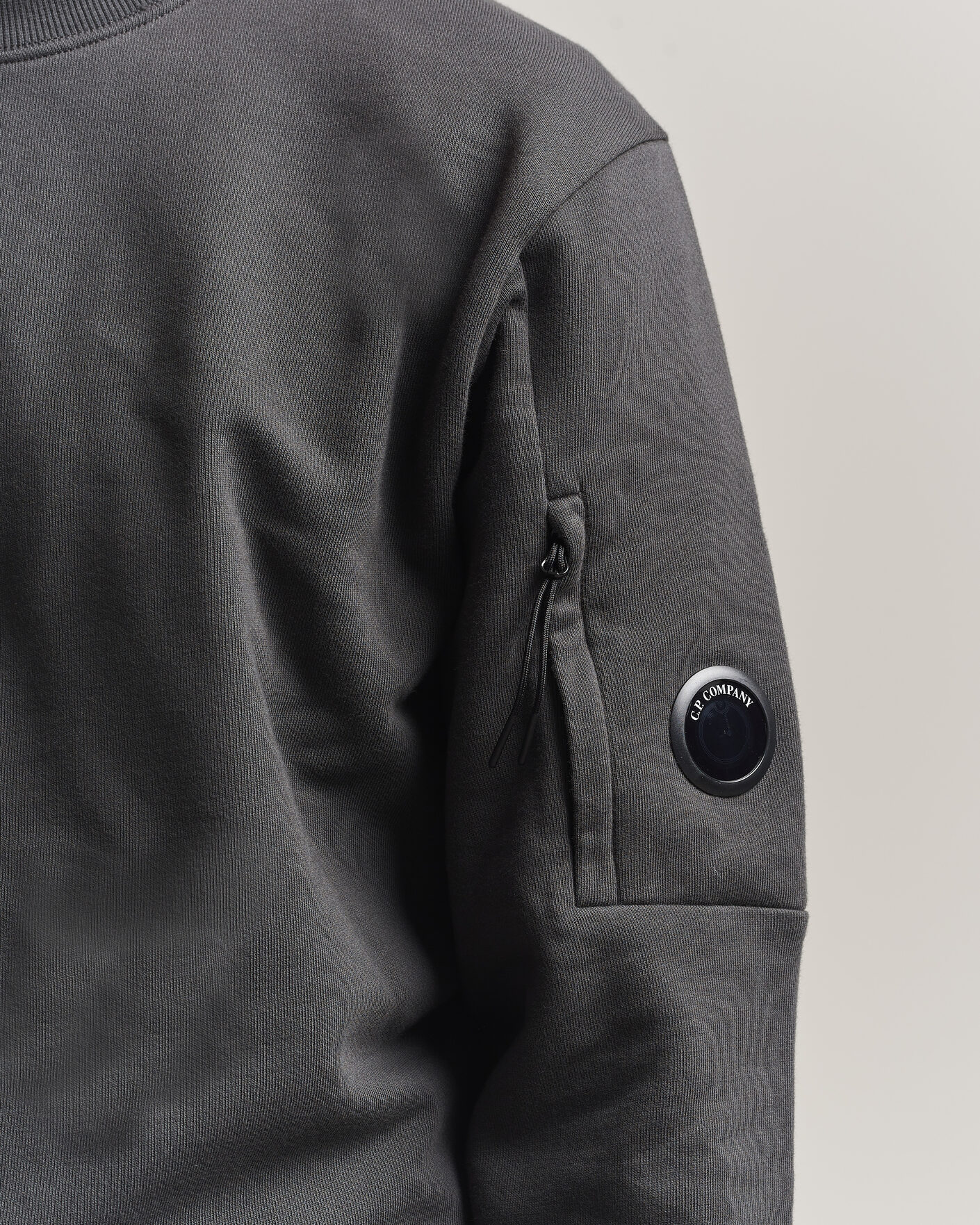 Men | Sweaters & Knitwear | C.P. Company | Diagonal Raised Fleece Lens Sweatshirt Dark Grey