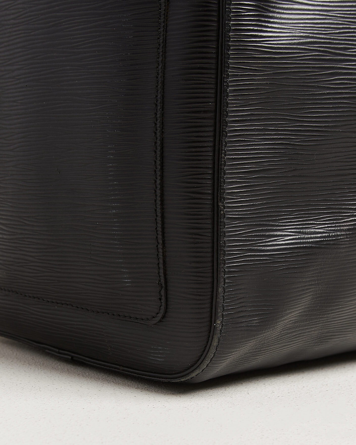 Men | Louis Vuitton Pre-Owned Keepall 50 Epi Leather Black | Louis Vuitton Pre-Owned | Keepall 50 Epi Leather Black