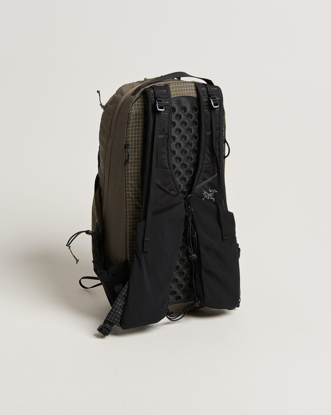 Men | Bags | Arc'teryx | Aerios 18L Backpack Mongoose