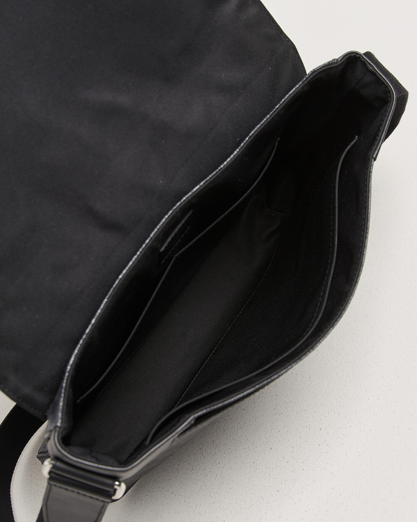 Men | Pre-Owned & Vintage Bags | Louis Vuitton Pre-Owned | Louis Vuitton District Messenger Bag MM Damier Graphite