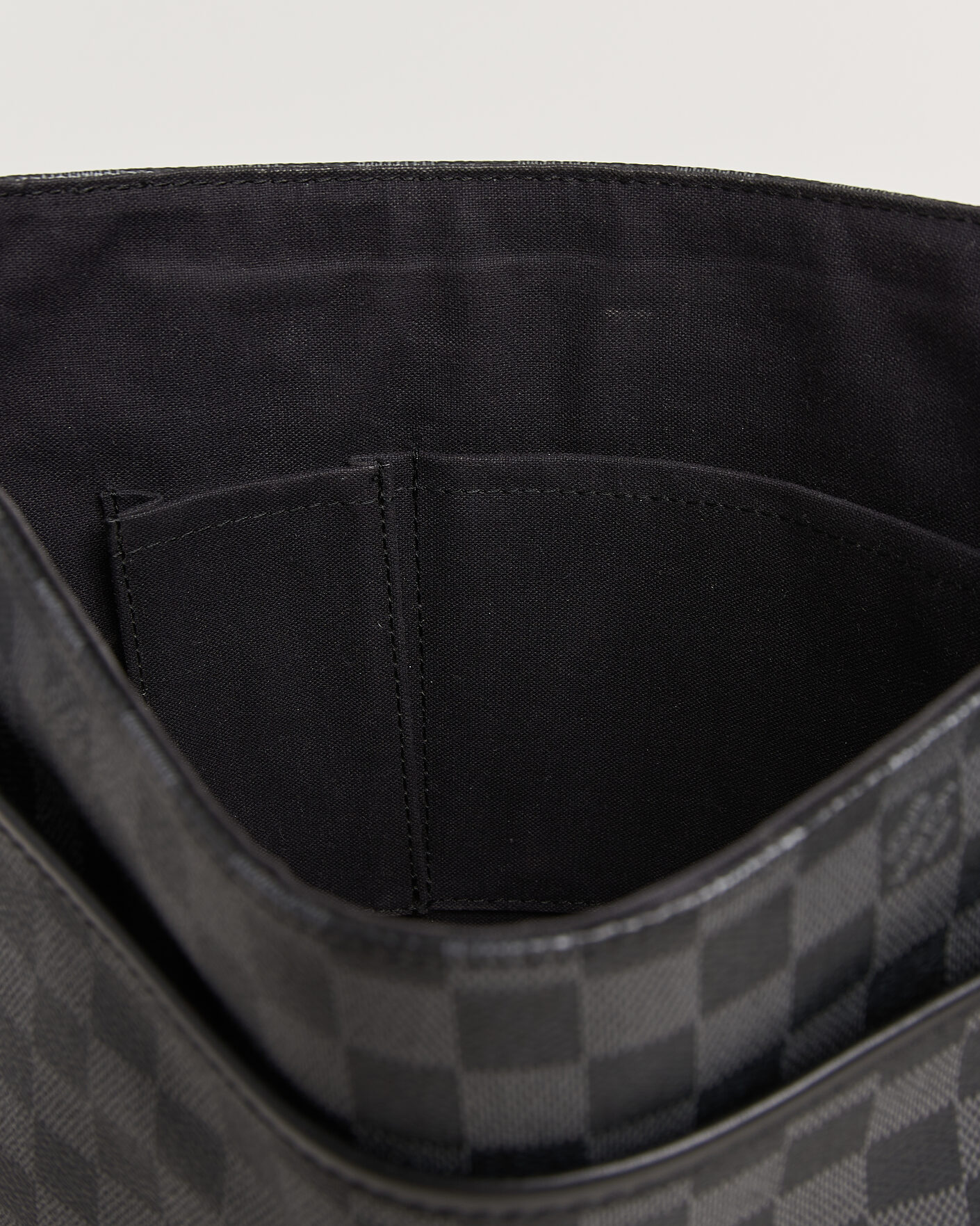 Men | Pre-Owned & Vintage Bags | Louis Vuitton Pre-Owned | Daniel Shoulder Bag MM Damier Graphite
