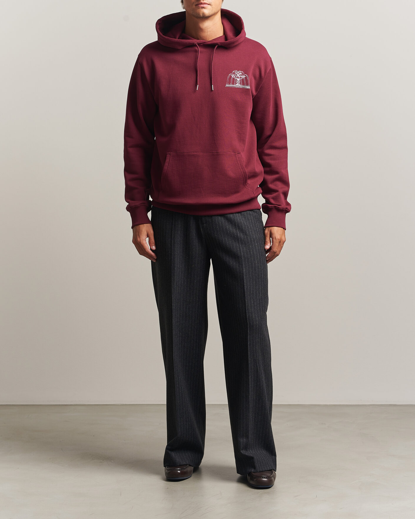 Men | Sweaters & Knitwear | Drôle de Monsieur | Fountain Printed Hoodie Burgundy
