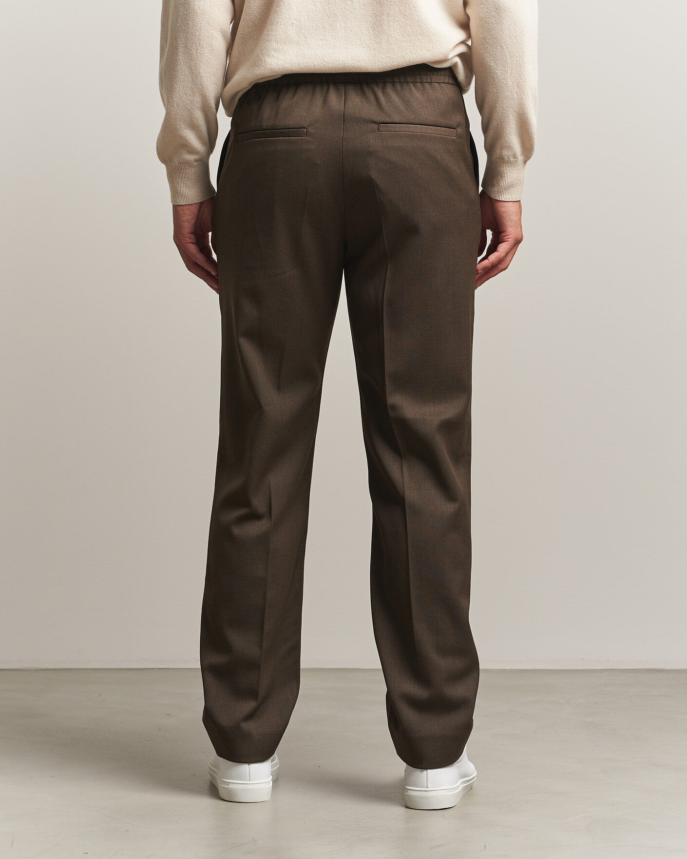 Men | Trousers | Filippa K | Theo Relaxed Wool Trousers Walnut Brown