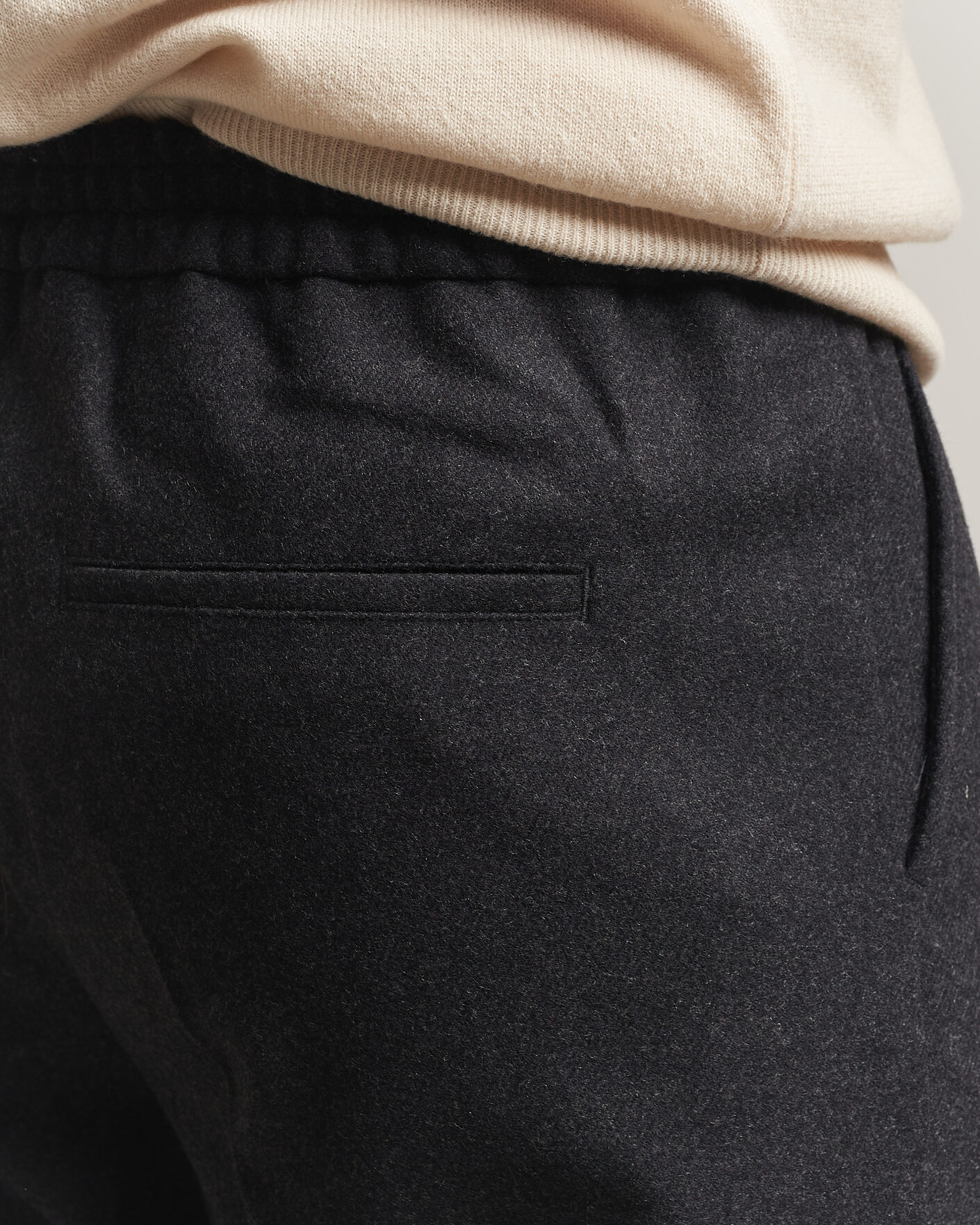 Men | Trousers | Filippa K | Theo Relaxed Flannel Trousers Anthracite Melange
