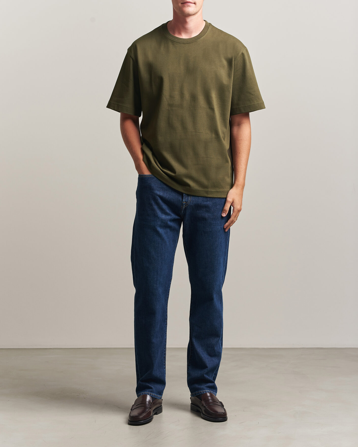 Men | T-Shirts | Filippa K | Heavy Cotton Crew Neck T-Shirt Dark Moss Green