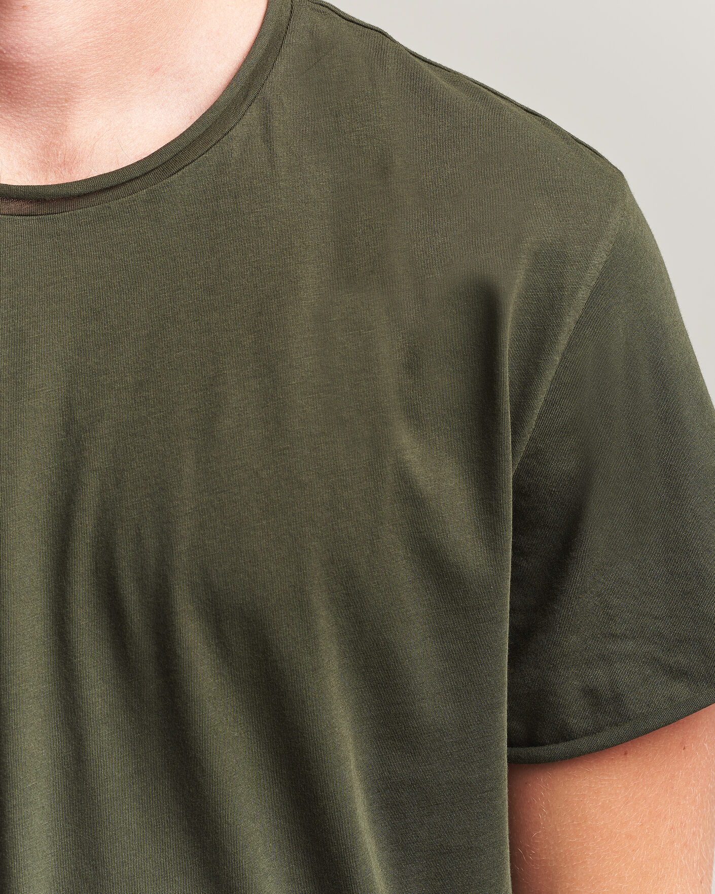 Men | T-Shirts | Filippa K | Roll Neck Crew Neck T-Shirt Night Green