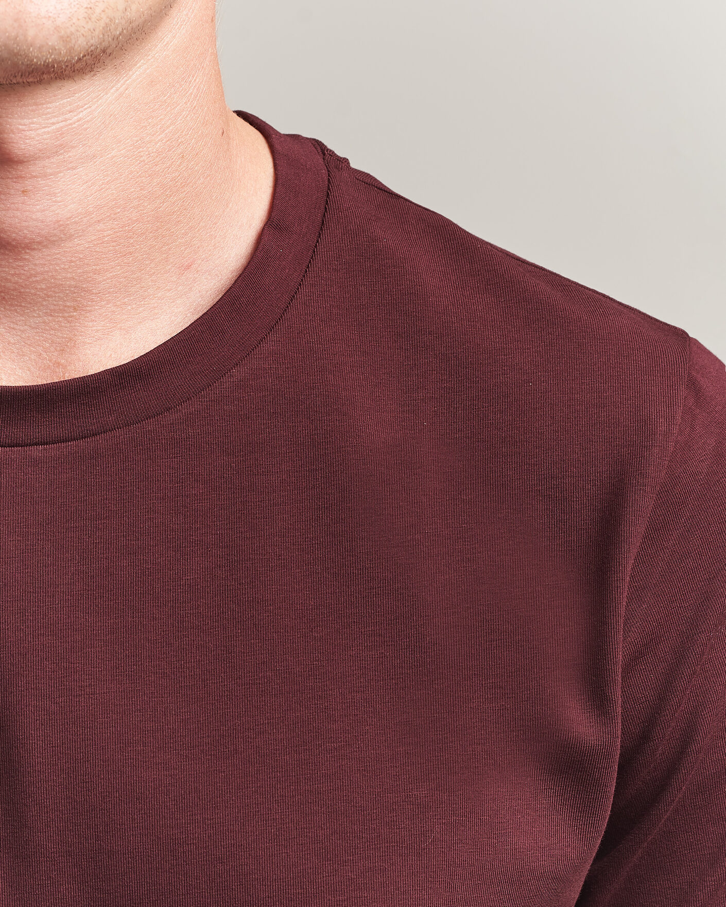Men | T-Shirts | Filippa K | Soft Lycra T-Shirt Dark Burgundy