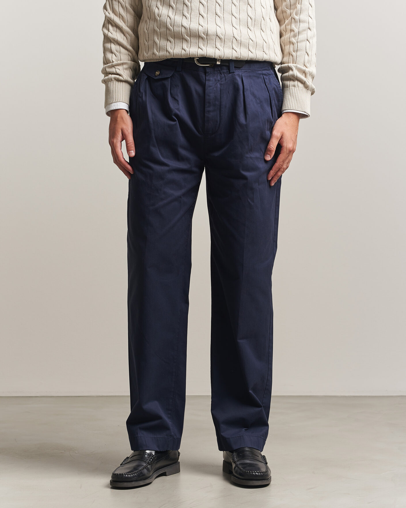Men | Trousers | Gant | Relaxed Fit Pleated Cotton Twill Pants Evening Blue