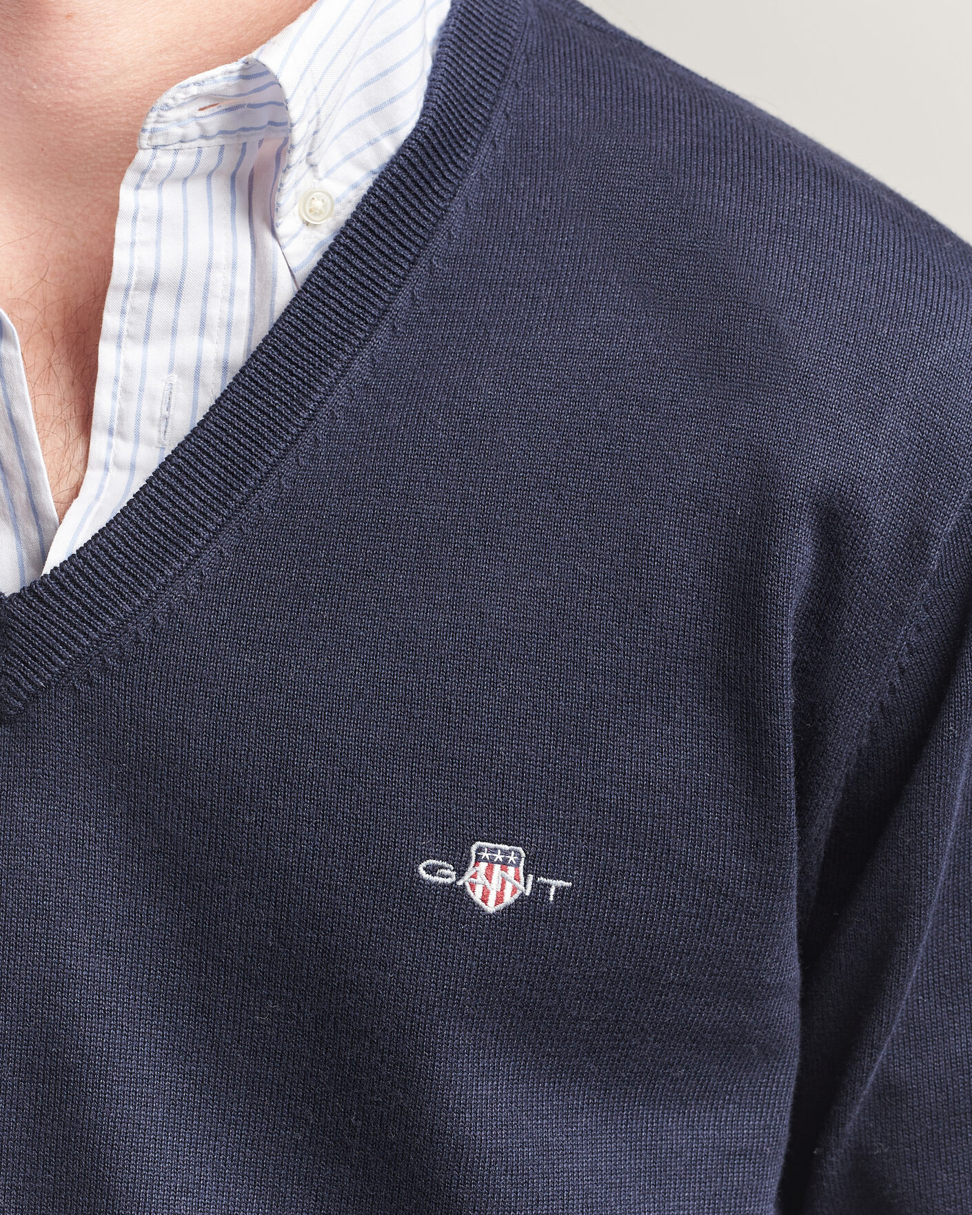 Men | Sweaters & Knitwear | Gant | Classic Cotton V-Neck Evening Blue