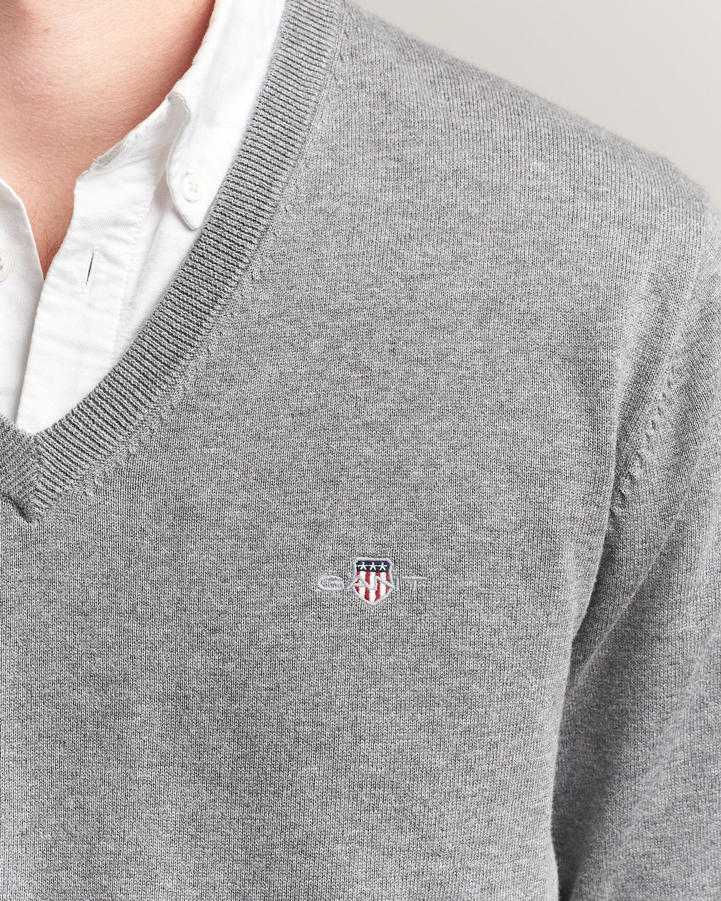 Men | Sweaters & Knitwear | Gant | Classic Cotton V-Neck Dark Grey Melange