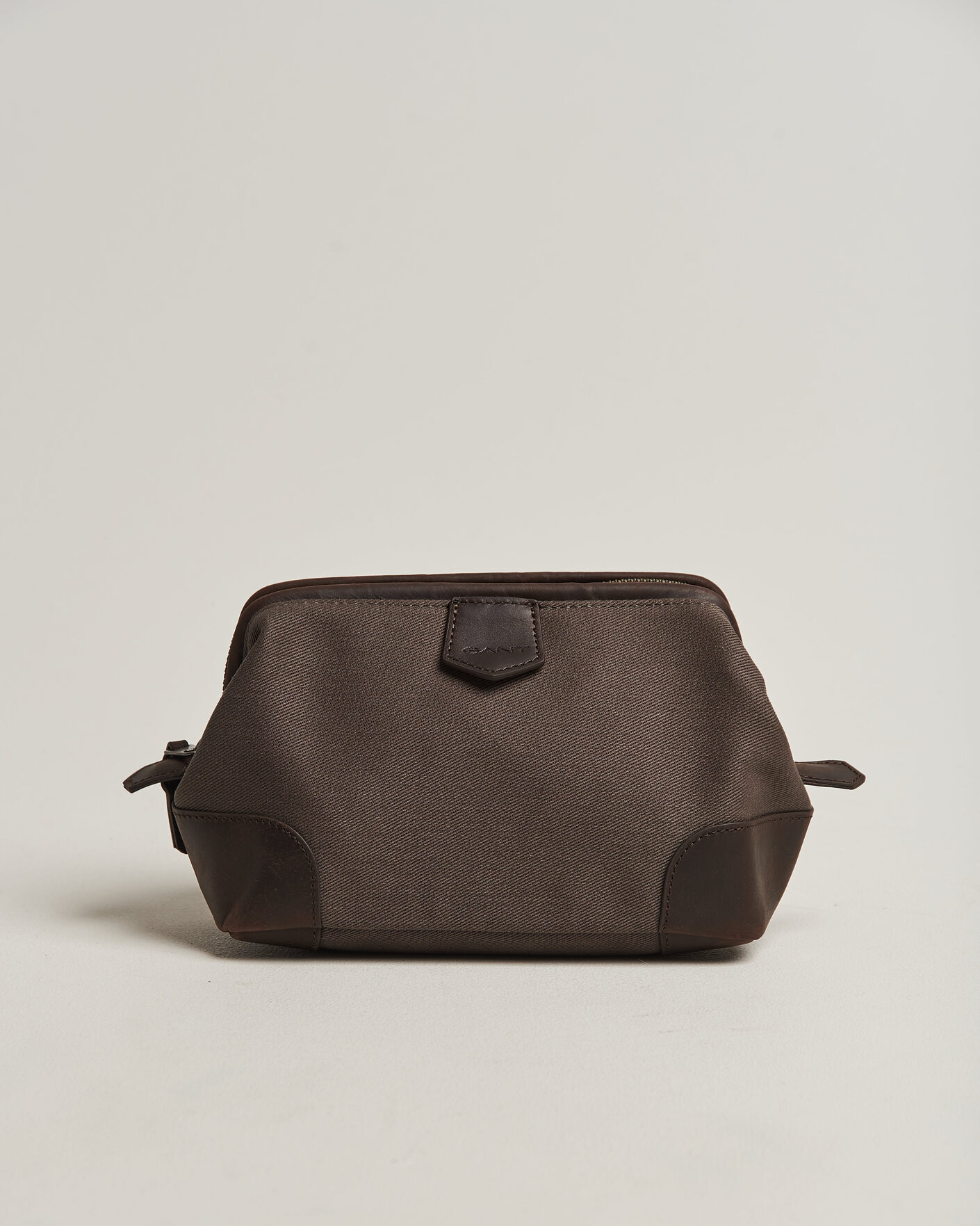 Men | Bags | Gant | Modern Premium Canvas Washbag Faded Taupe