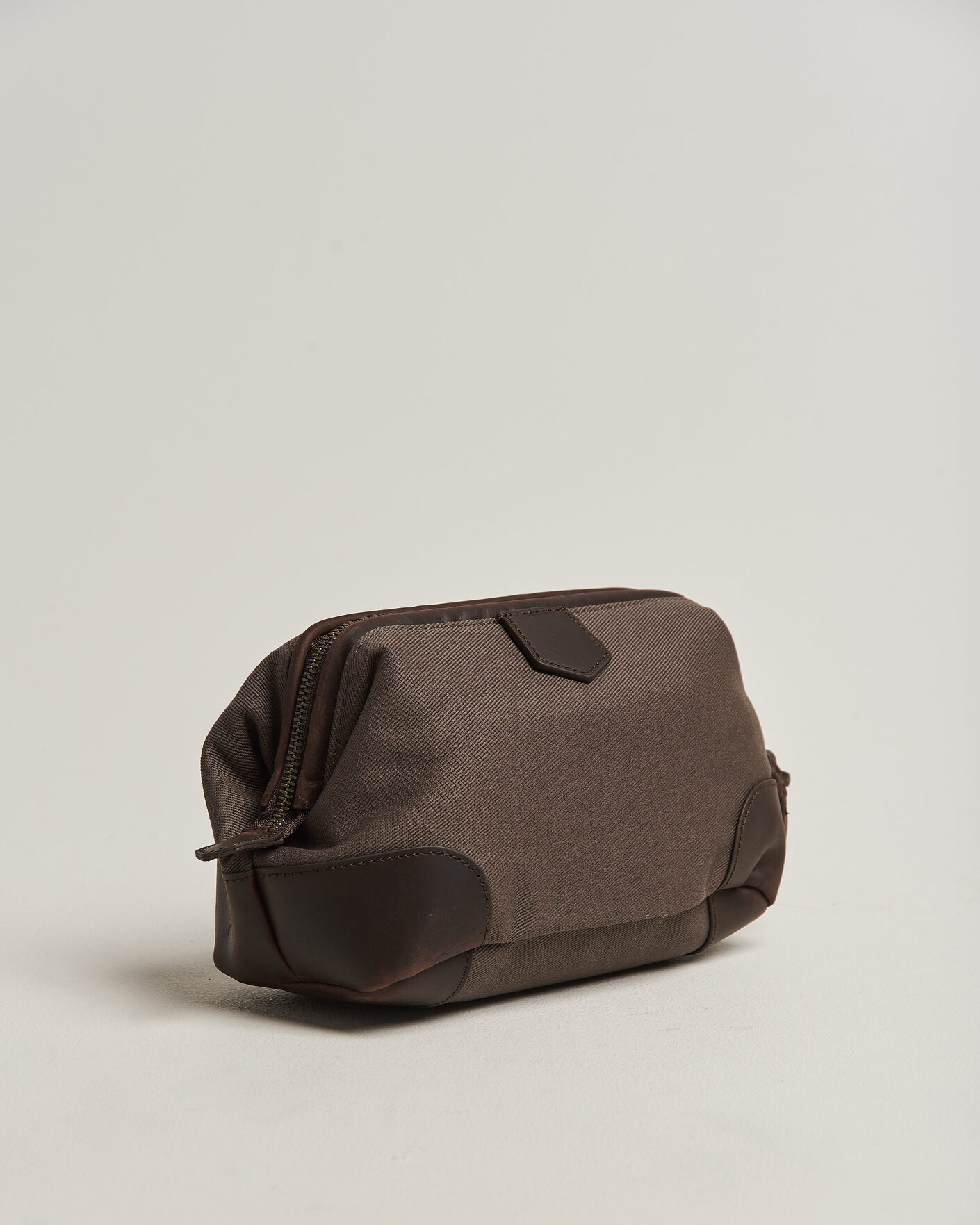 Men | Bags | Gant | Modern Premium Canvas Washbag Faded Taupe