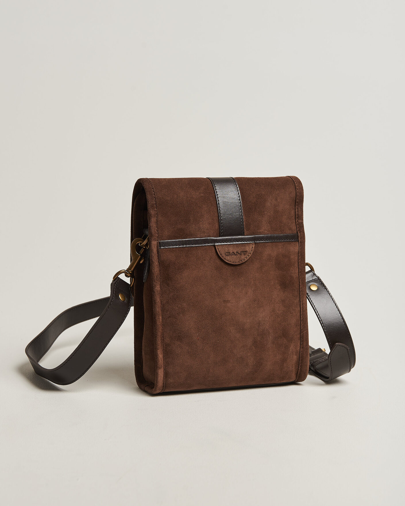 Men | Bags | Gant | Suede Shoulder Bag Soil Brown