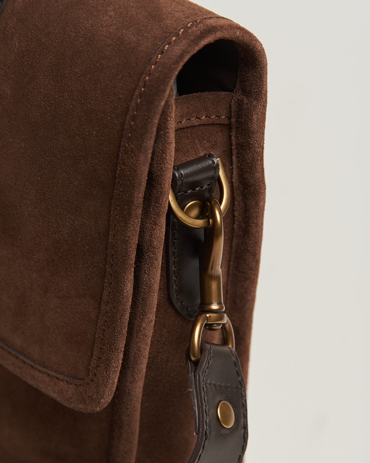 Men | Bags | Gant | Suede Shoulder Bag Soil Brown