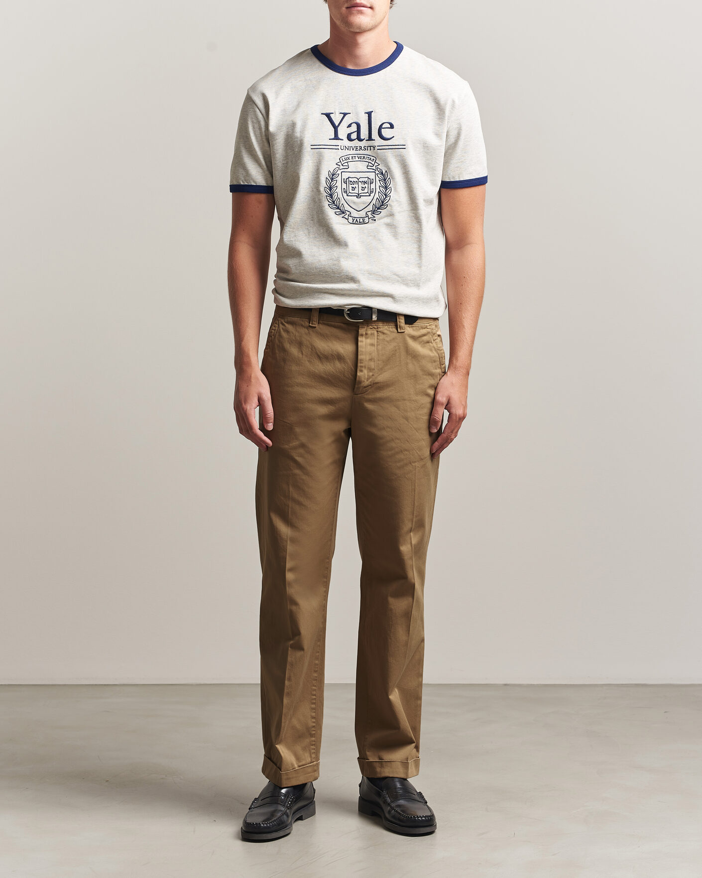 Men | Trousers | Gant | YALE Cotton Twill Chinos Darkened Beige