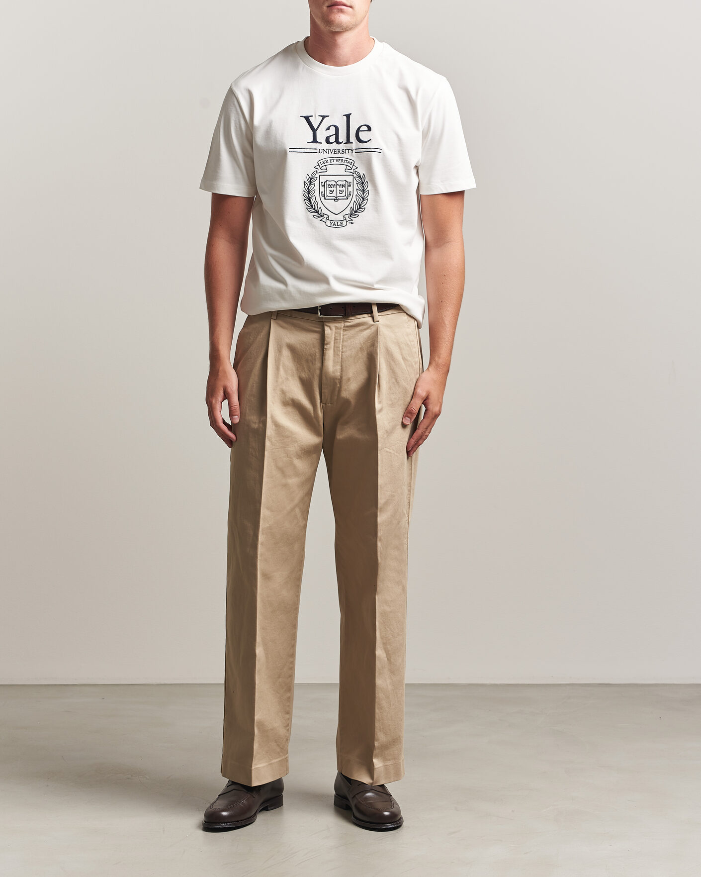 Men | T-Shirts | Gant | YALE Crew Neck T-Shirt Eggshell