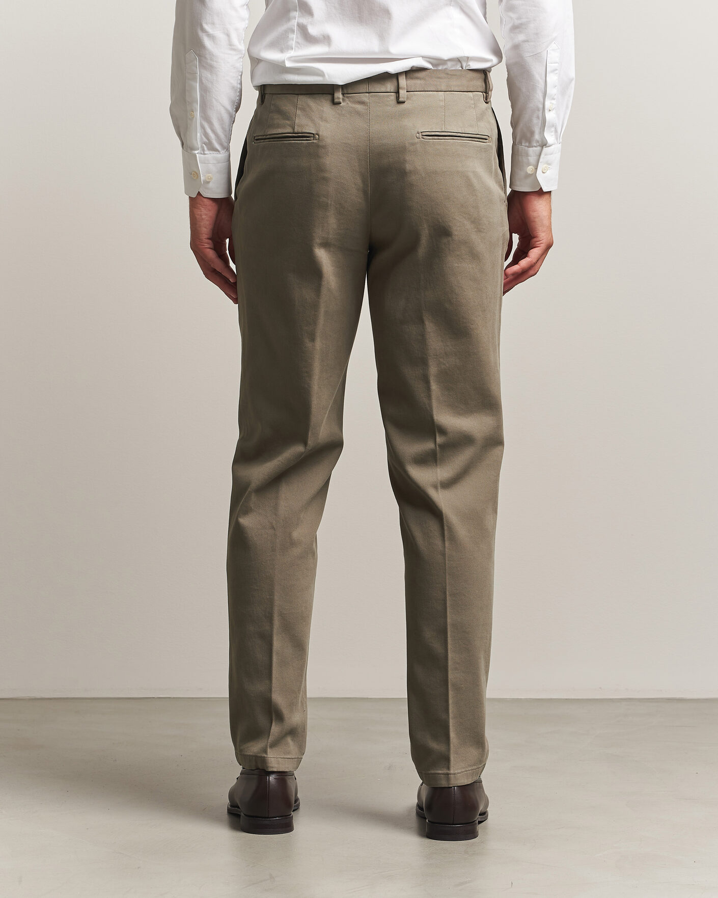 Men | Trousers | Boglioli | Pleated Cotton Twill Chinos Olive