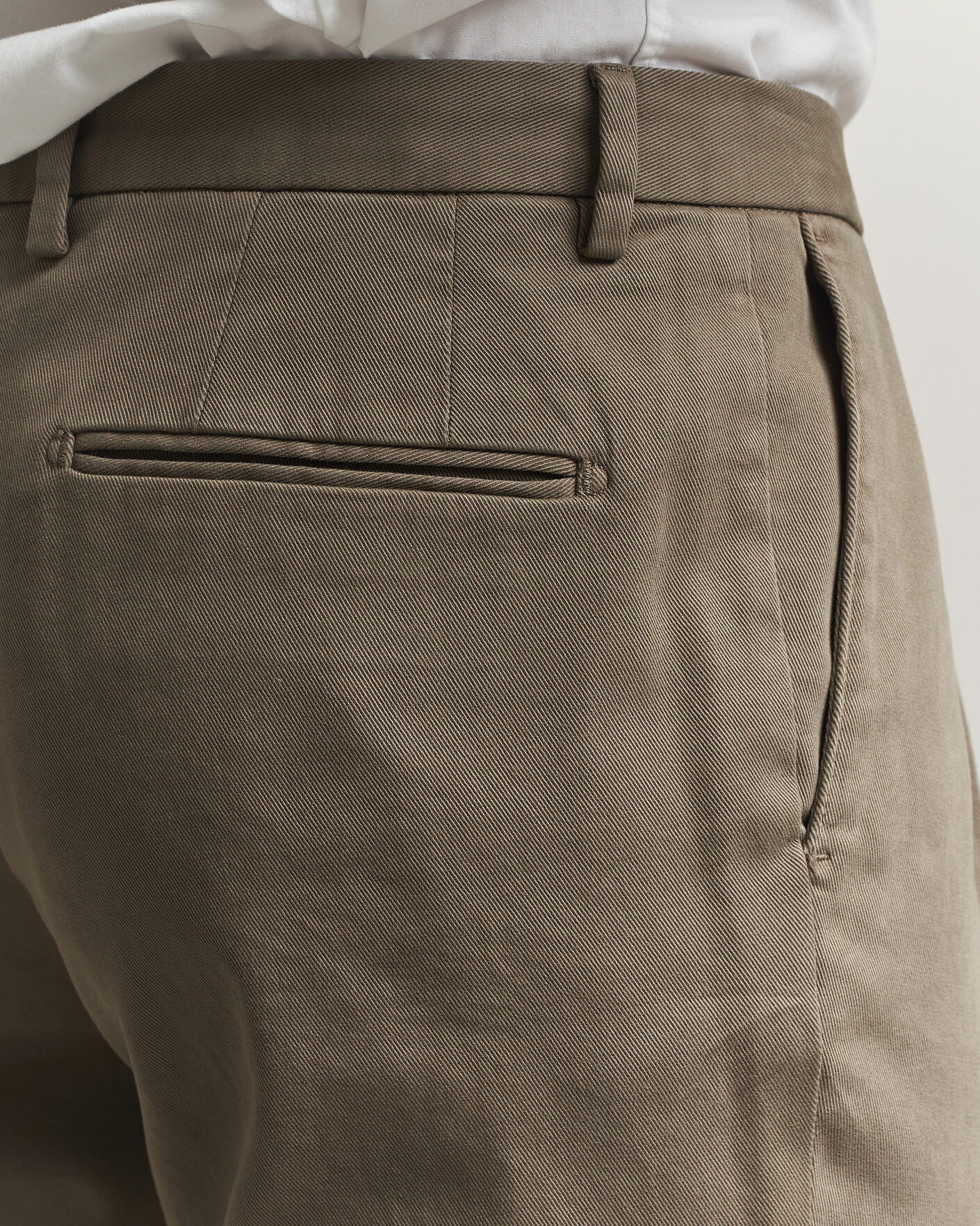 Men | Trousers | Boglioli | Pleated Cotton Twill Chinos Olive