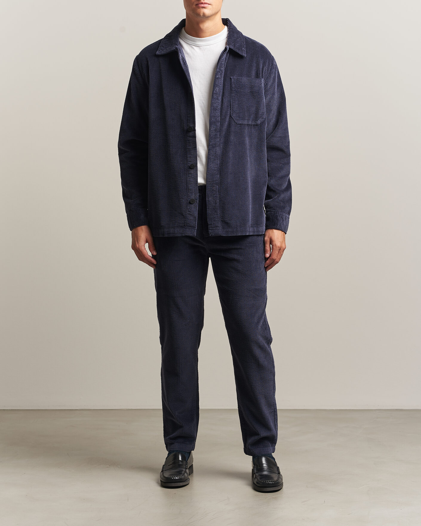 Men | Trousers | KnowledgeCotton Apparel | Chuck Regular Cord Trousers Night Sky