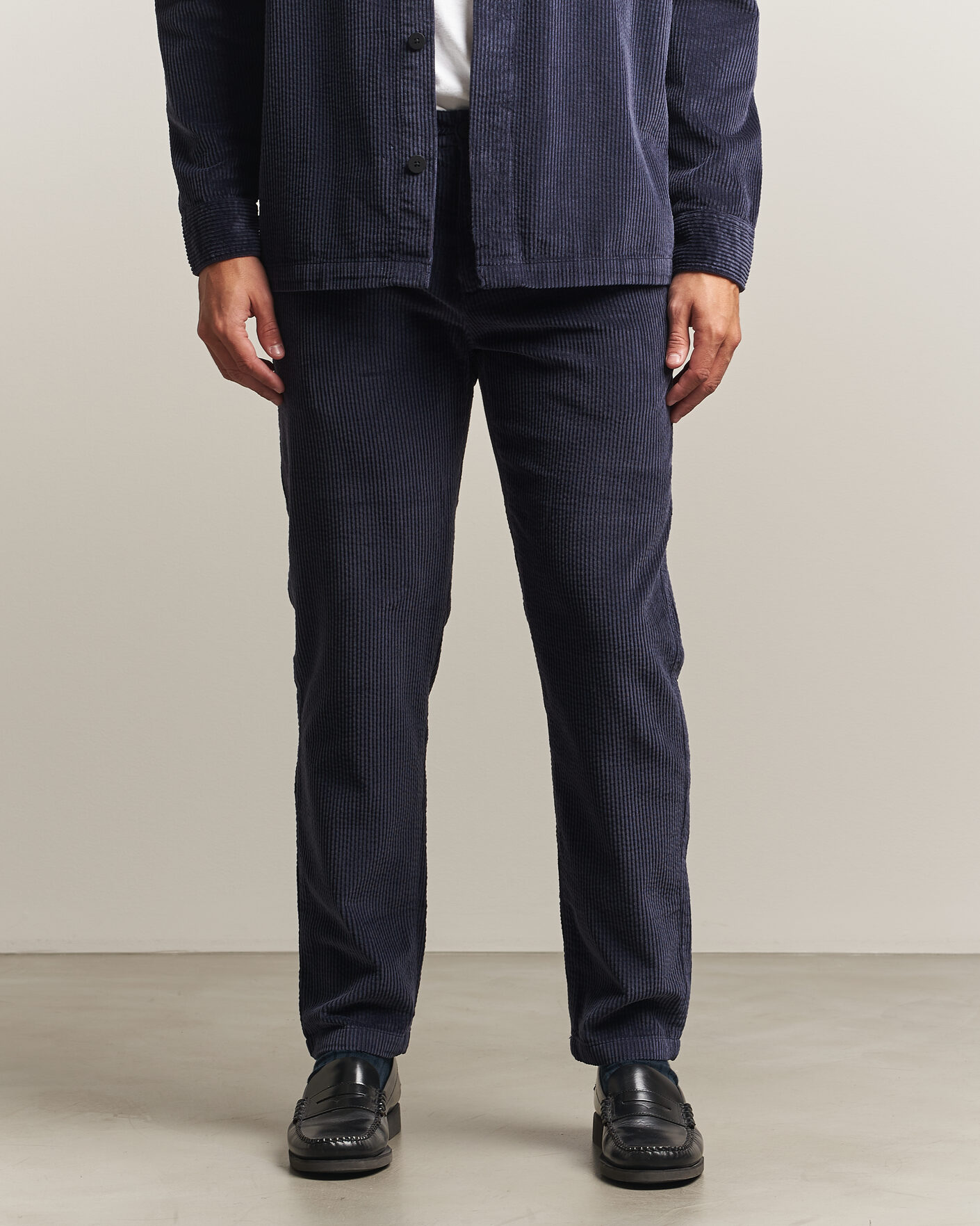 Men | Trousers | KnowledgeCotton Apparel | Chuck Regular Cord Trousers Night Sky
