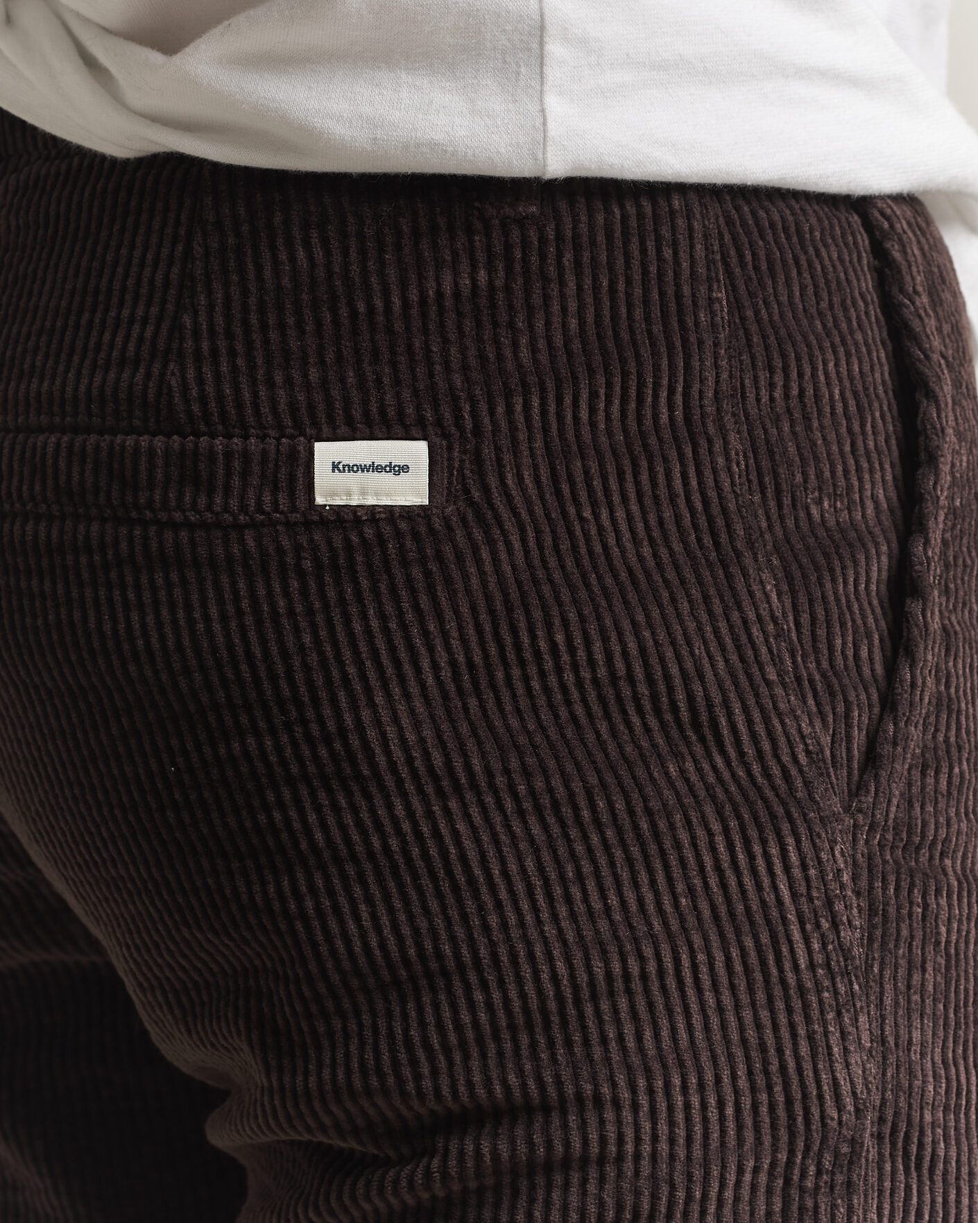 Men | Trousers | KnowledgeCotton Apparel | Chuck Regular Cord Trousers Chocolate