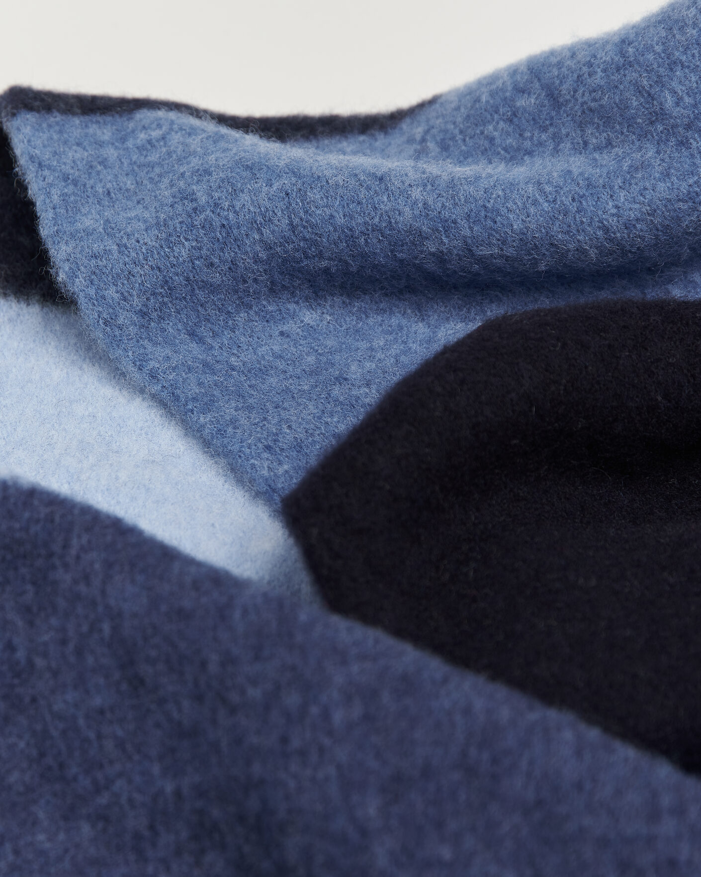 Men | Scarves | Robert Mackie | Rona Ribbed Shaggy Lambswool Scarf Blue
