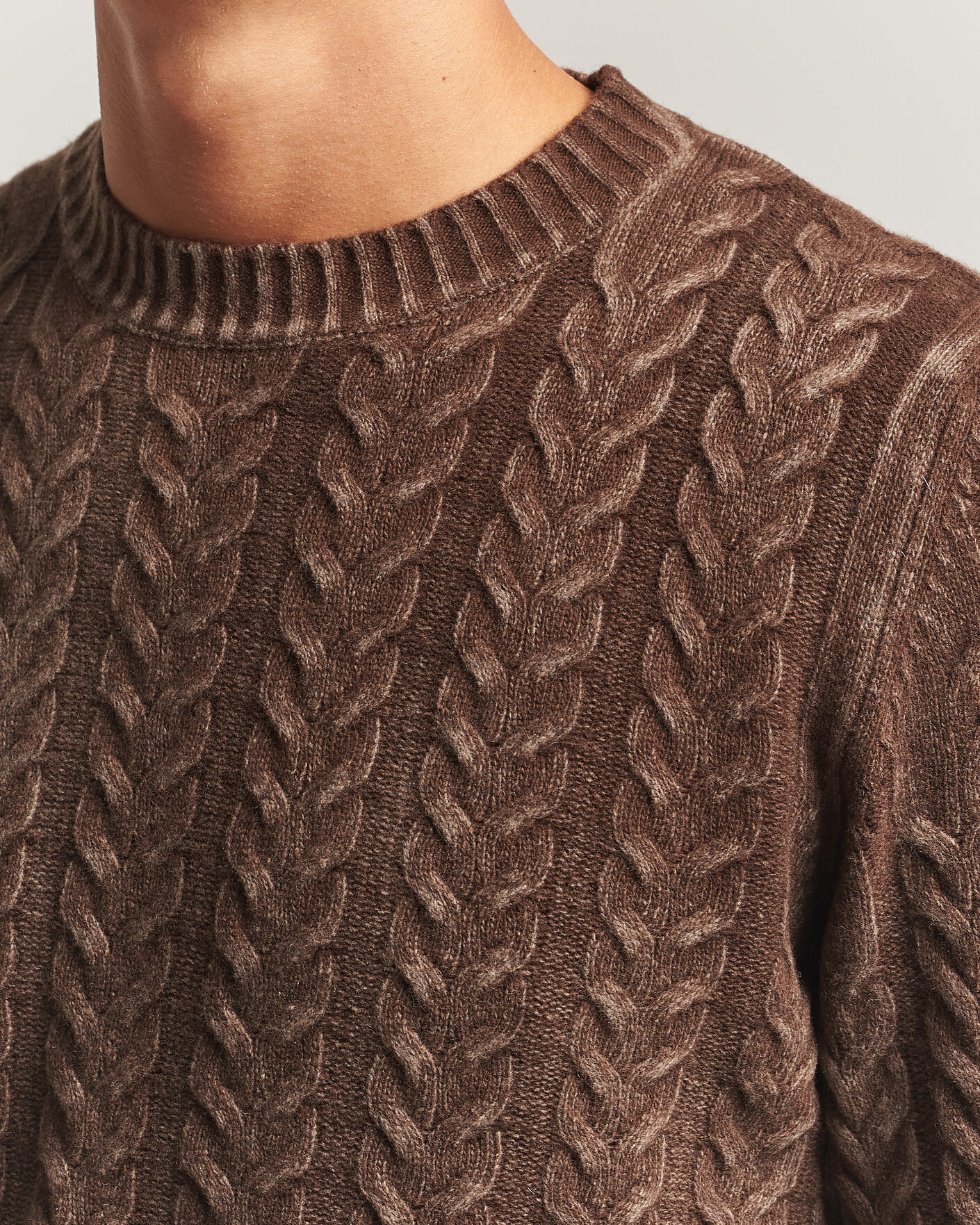 Men | Sweaters & Knitwear | Morgano | Cable Knitted Brushed Dyed Wool Crew Brown