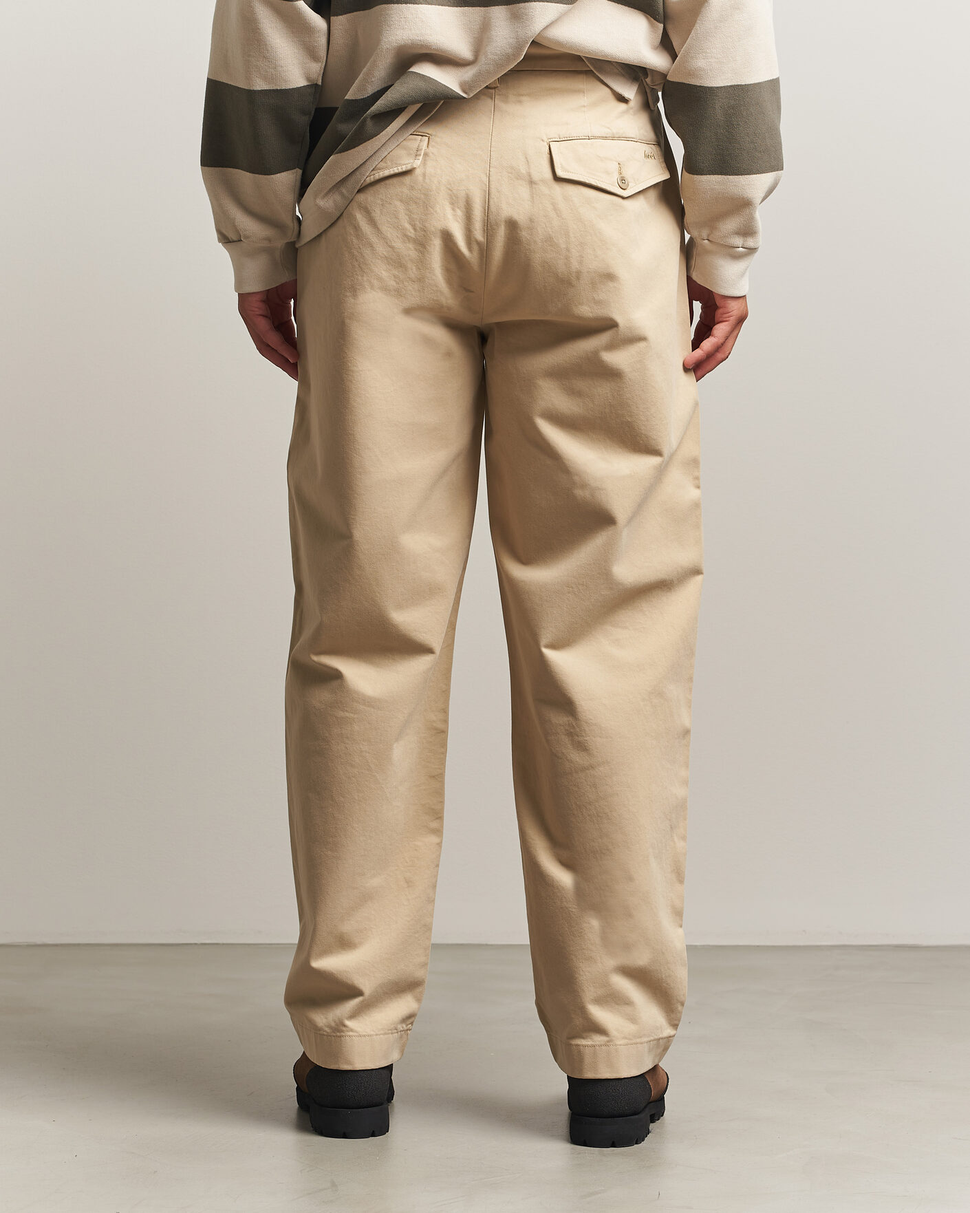 Men | Trousers | Forét | Writer Relaxed Fit Pleated Pants Uniform Khaki