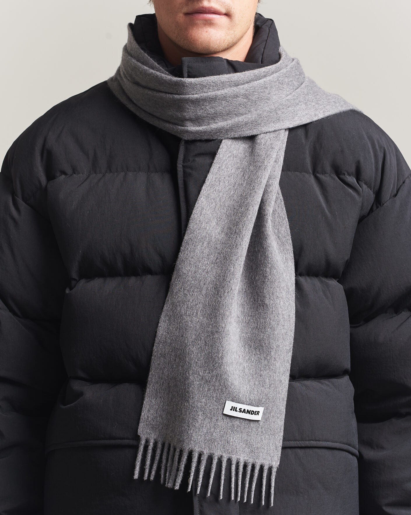 20AW jil sander CASHMERE SCARF ジルサンダー Jil Sander Plain Logo Scarf Grey Melange at CareOfCarl.com